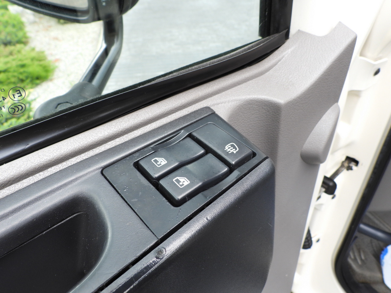 Camión volquete DAF LF 180 THREE-WAY TIPPER CRUISE CONTROL LED LIGHTS AUTOMATIC TRANSMISSION  TWIN WHEELS AIR CONDITIONING  180HP: foto 33