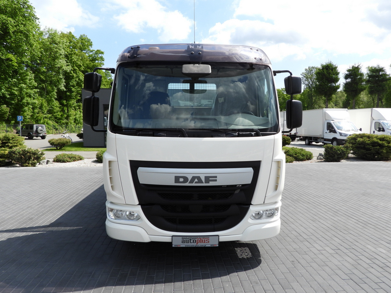 DAF LF 180 THREE-WAY TIPPER CRUISE CONTROL LED LIGHTS AUTOMATIC TRANSMISSION TWIN WHEELS AIR CONDITIONING 180HP - Furgoneta basculante: foto 5 DAF LF 180 THREE-WAY TIPPER CRUISE CONTROL LED LIGHTS AUTOMATIC TRANSMISSION TWIN WHEELS AIR CONDITIONING 180HP - Furgoneta basculante: foto 5