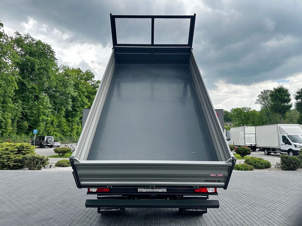 Camión volquete DAF LF 180 THREE-WAY TIPPER CRUISE CONTROL LED LIGHTS AUTOMATIC TRANSMISSION  TWIN WHEELS AIR CONDITIONING  180HP: foto 15