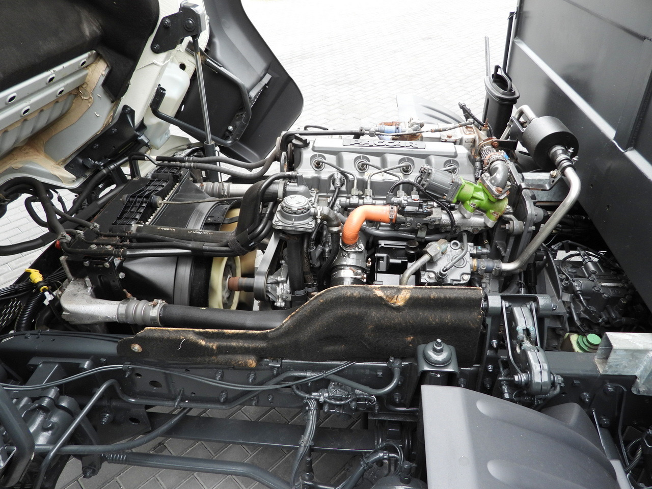 Camión volquete DAF LF 180 THREE-WAY TIPPER CRUISE CONTROL LED LIGHTS AUTOMATIC TRANSMISSION  TWIN WHEELS AIR CONDITIONING  180HP: foto 29