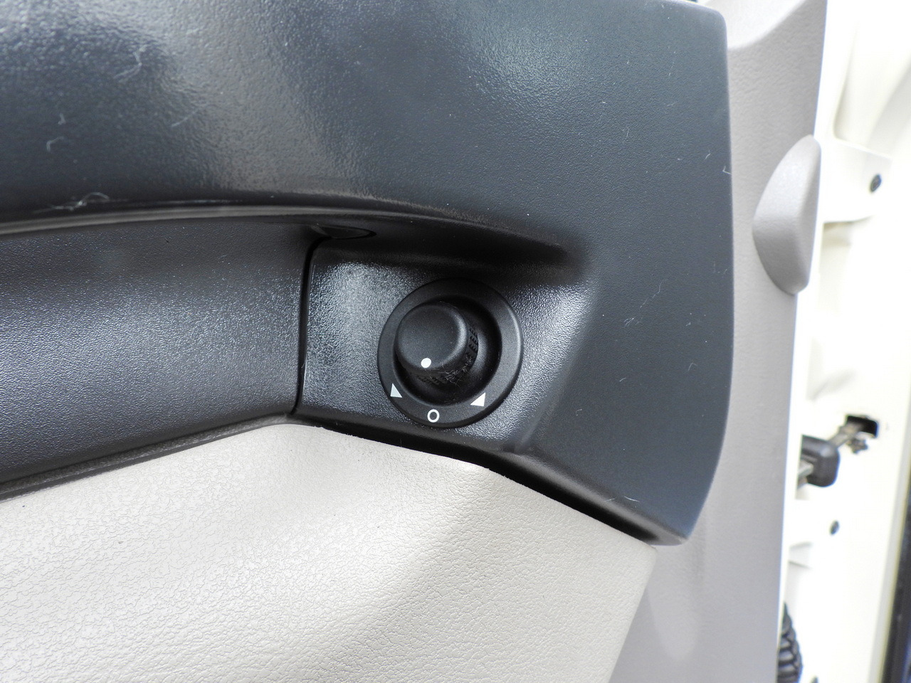 Camión volquete DAF LF 180 THREE-WAY TIPPER CRUISE CONTROL LED LIGHTS AUTOMATIC TRANSMISSION  TWIN WHEELS AIR CONDITIONING  180HP: foto 34