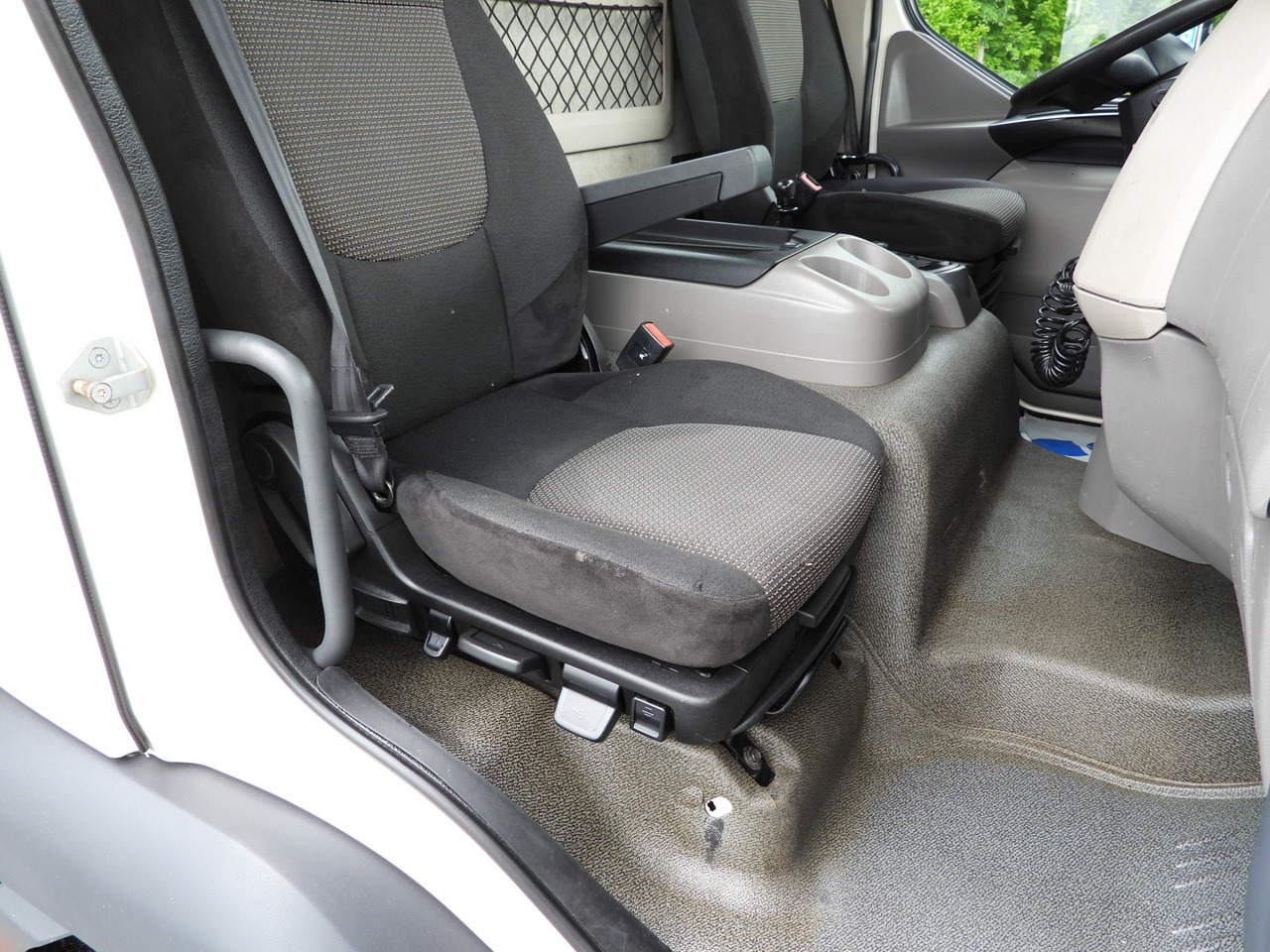 Camión volquete DAF LF 180 THREE-WAY TIPPER CRUISE CONTROL LED LIGHTS AUTOMATIC TRANSMISSION  TWIN WHEELS AIR CONDITIONING  180HP: foto 50