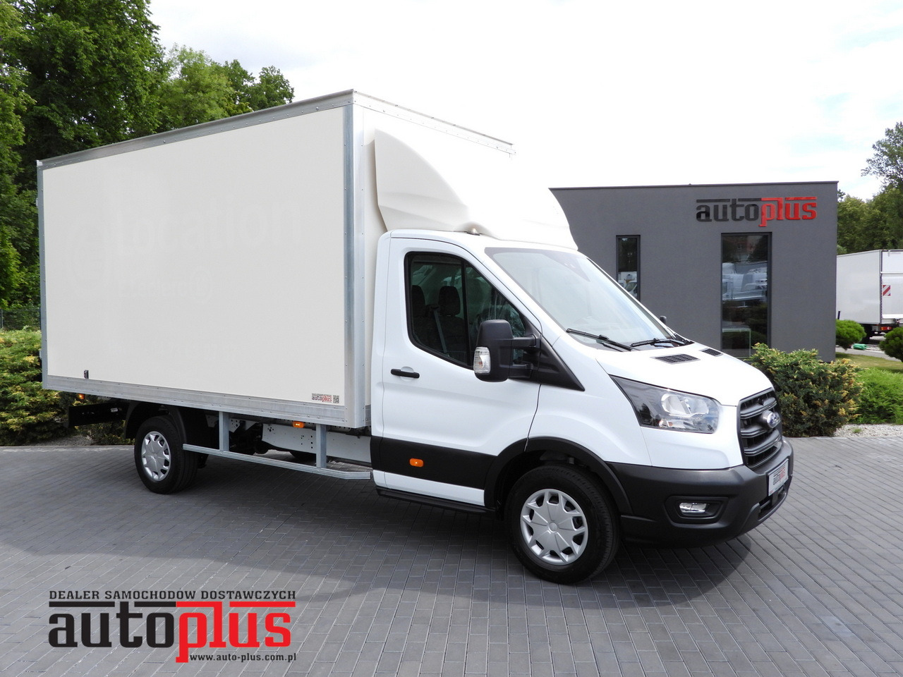 FORD TRANSIT BOX 8 PALLETS CRUISE CONTROL AIR CONDITIONING 130HP - Furgoneta caja cerrada: foto 1 FORD TRANSIT BOX 8 PALLETS CRUISE CONTROL AIR CONDITIONING 130HP - Furgoneta caja cerrada: foto 1