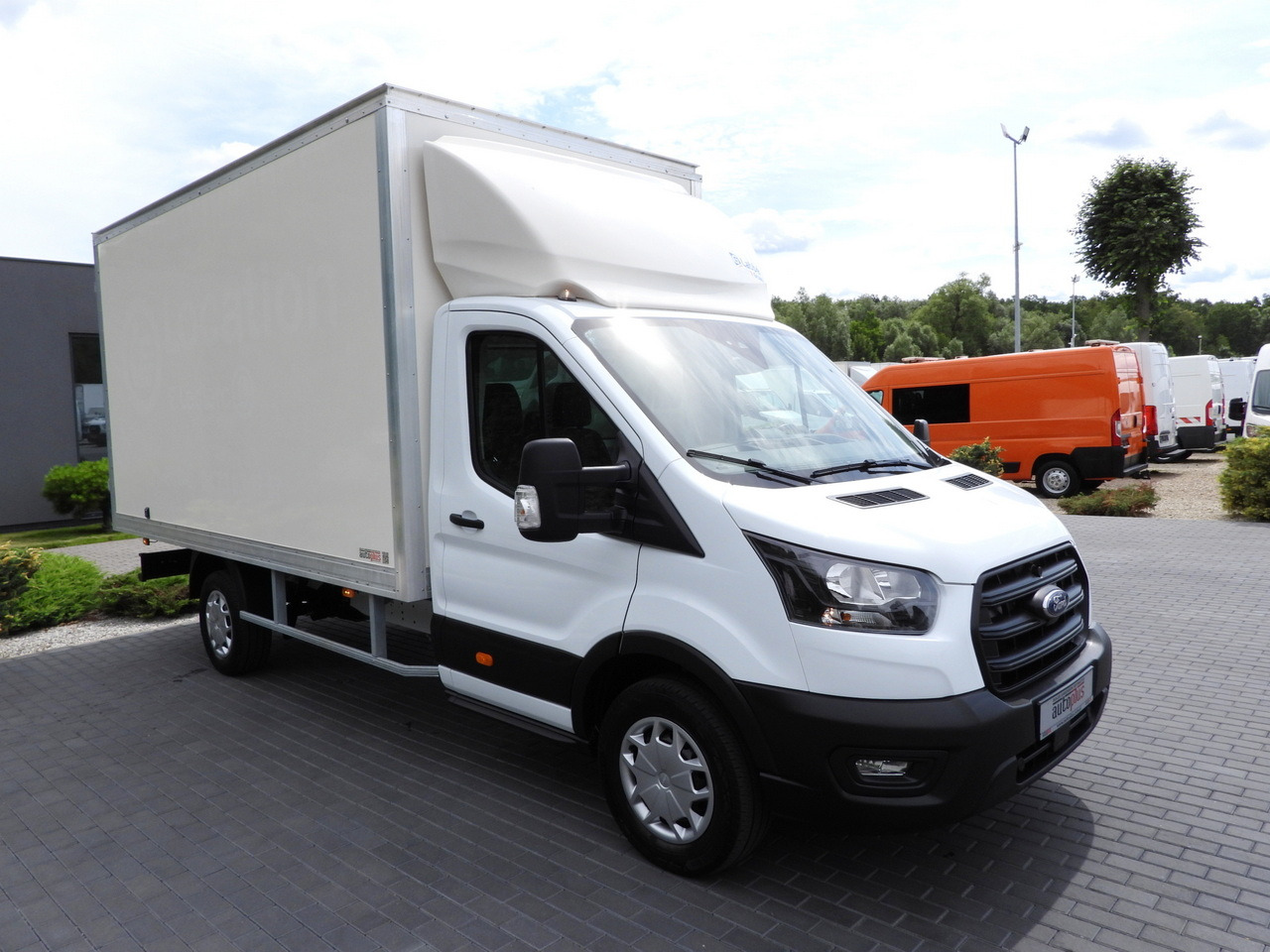FORD TRANSIT BOX 8 PALLETS CRUISE CONTROL AIR CONDITIONING 130HP - Furgoneta caja cerrada: foto 4 FORD TRANSIT BOX 8 PALLETS CRUISE CONTROL AIR CONDITIONING 130HP - Furgoneta caja cerrada: foto 4