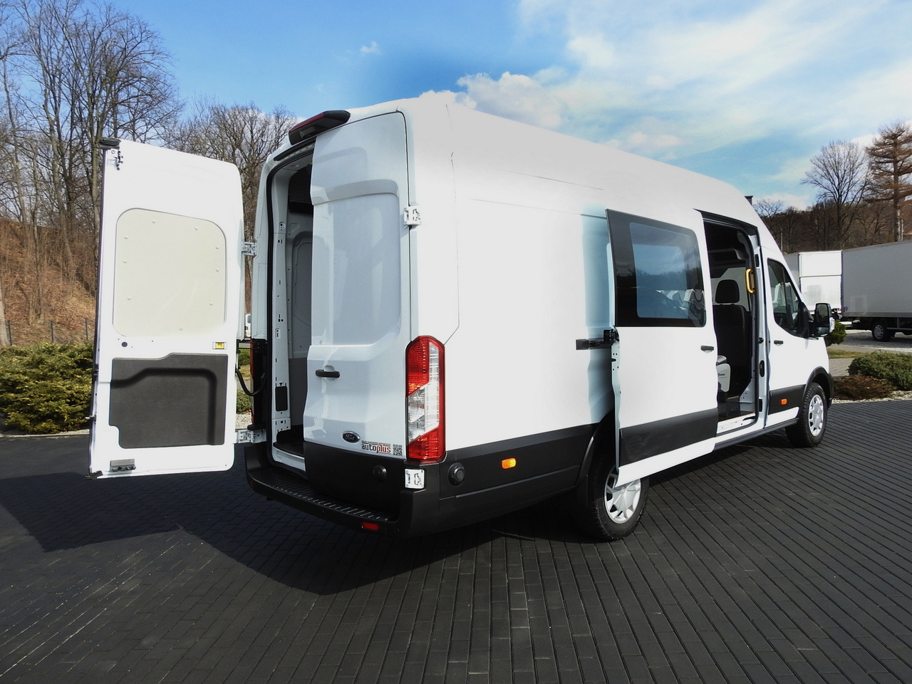 FORD TRANSIT BOX DELIVERY VAN 6 SEATS CRUISE CONTROL LED LIGHTS AIR CONDITIONING 180HP - Furgón: foto 3 FORD TRANSIT BOX DELIVERY VAN 6 SEATS CRUISE CONTROL LED LIGHTS AIR CONDITIONING 180HP - Furgón: foto 3