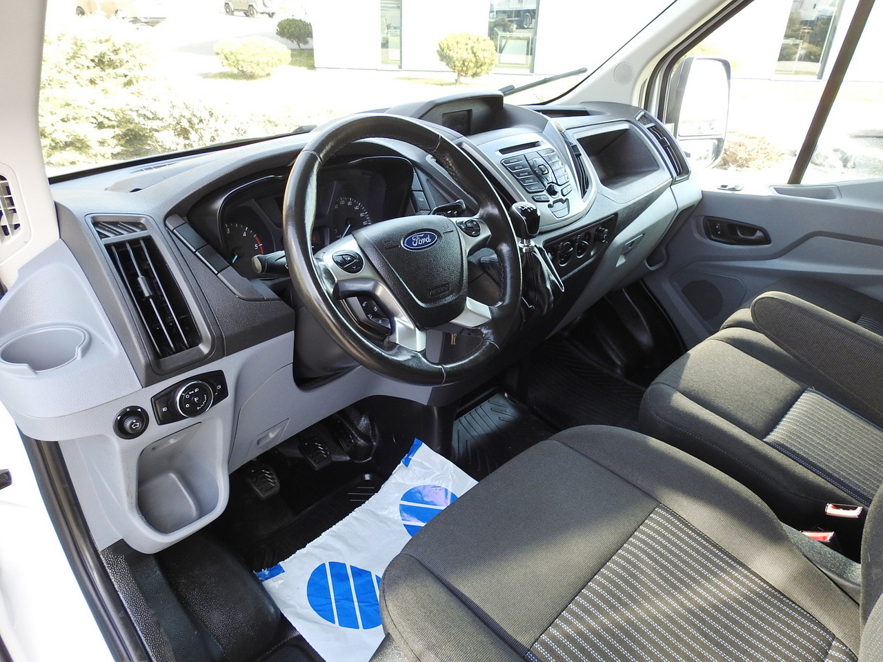 FORD TRANSIT  BOX LIFT 8 PALLETS CRUISE CONTROL LED LIGHTS TWIN WHEELS AIR CONDITIONING  170HP - Furgoneta caja cerrada: foto 2 FORD TRANSIT  BOX LIFT 8 PALLETS CRUISE CONTROL LED LIGHTS TWIN WHEELS AIR CONDITIONING  170HP - Furgoneta caja cerrada: foto 2