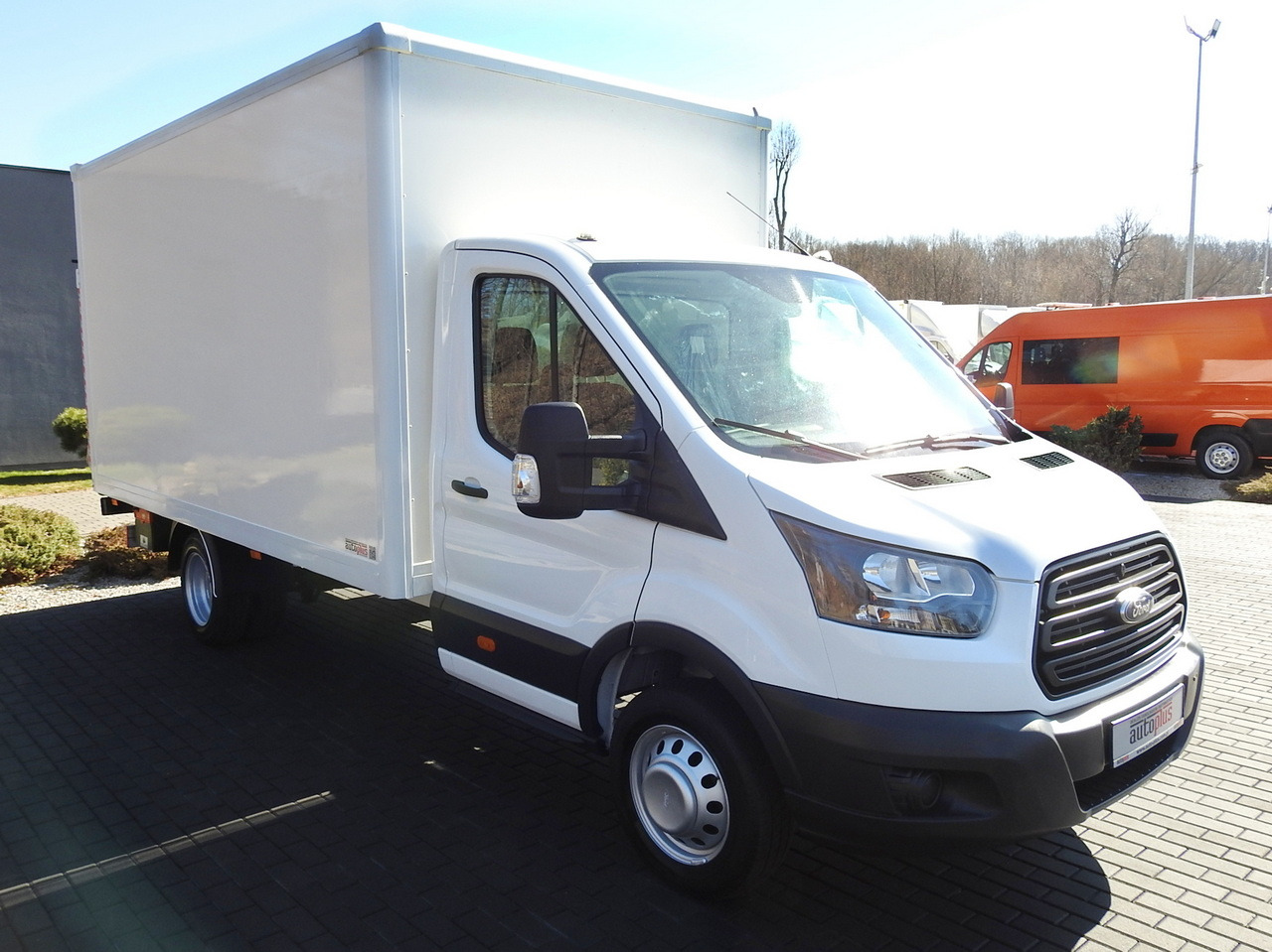 FORD TRANSIT  BOX LIFT 8 PALLETS TWIN WHEELS AIR CONDITIONING  130HP - Furgoneta frigorifica: foto 4 FORD TRANSIT  BOX LIFT 8 PALLETS TWIN WHEELS AIR CONDITIONING  130HP - Furgoneta frigorifica: foto 4