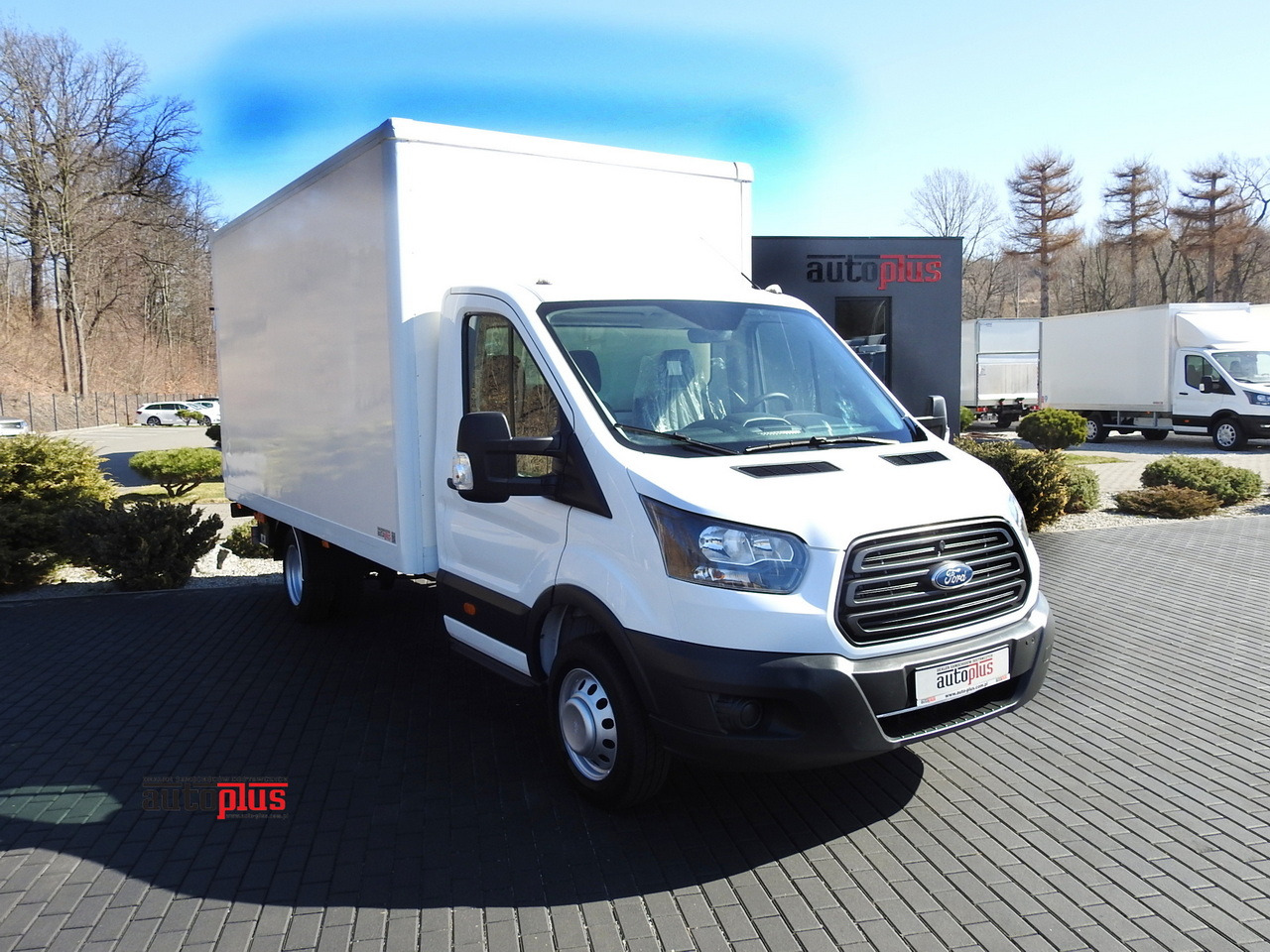 FORD TRANSIT  BOX LIFT 8 PALLETS TWIN WHEELS AIR CONDITIONING  130HP - Furgoneta caja cerrada: foto 1 FORD TRANSIT  BOX LIFT 8 PALLETS TWIN WHEELS AIR CONDITIONING  130HP - Furgoneta caja cerrada: foto 1