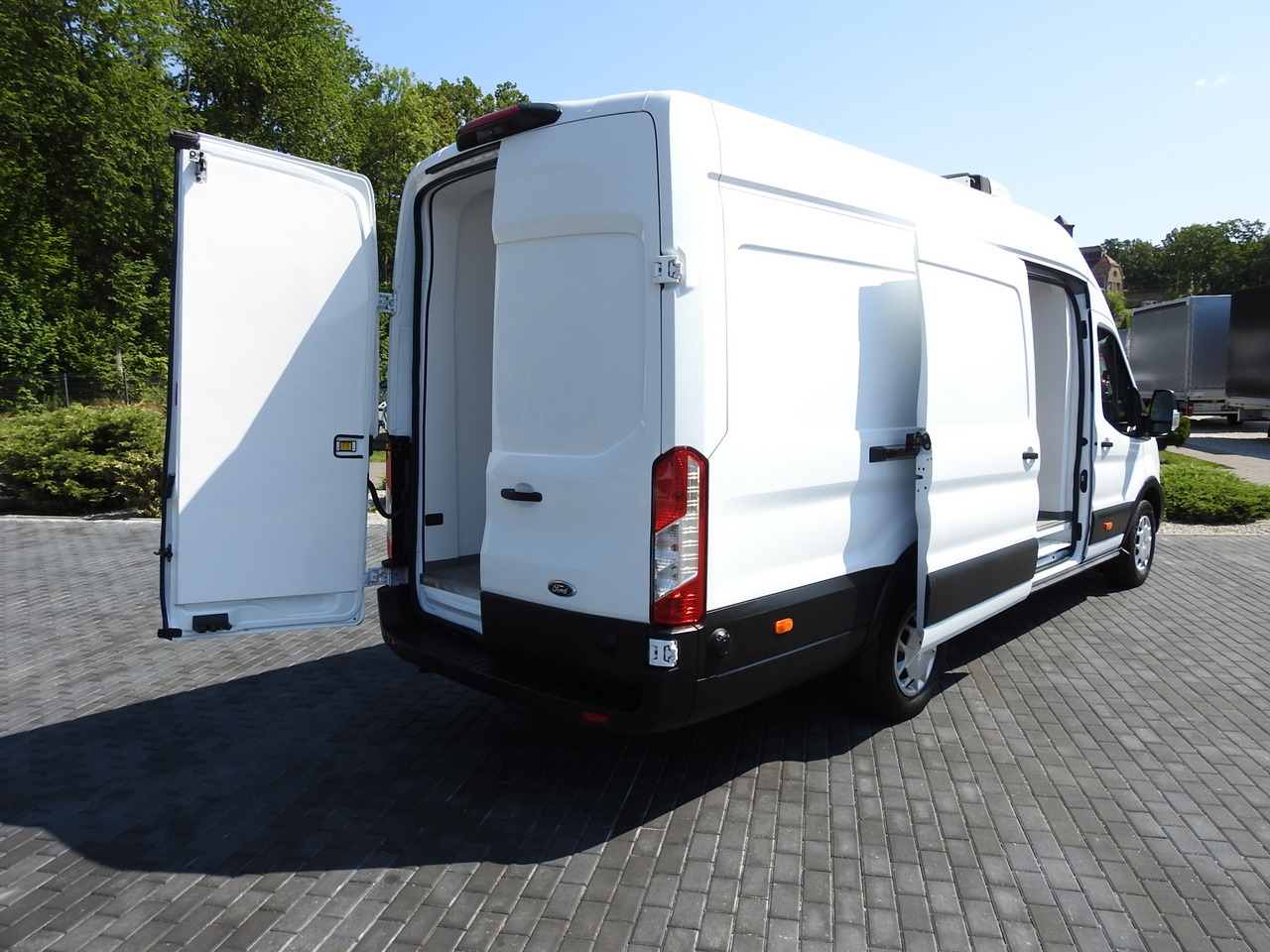FORD TRANSIT REFRIGERATOR VAN 0*C HEATING FUNCTION CRUISE CONTROL AIR CONDITIONING LED LIGHTS 130HP - Furgoneta frigorifica: foto 3 FORD TRANSIT REFRIGERATOR VAN 0*C HEATING FUNCTION CRUISE CONTROL AIR CONDITIONING LED LIGHTS 130HP - Furgoneta frigorifica: foto 3