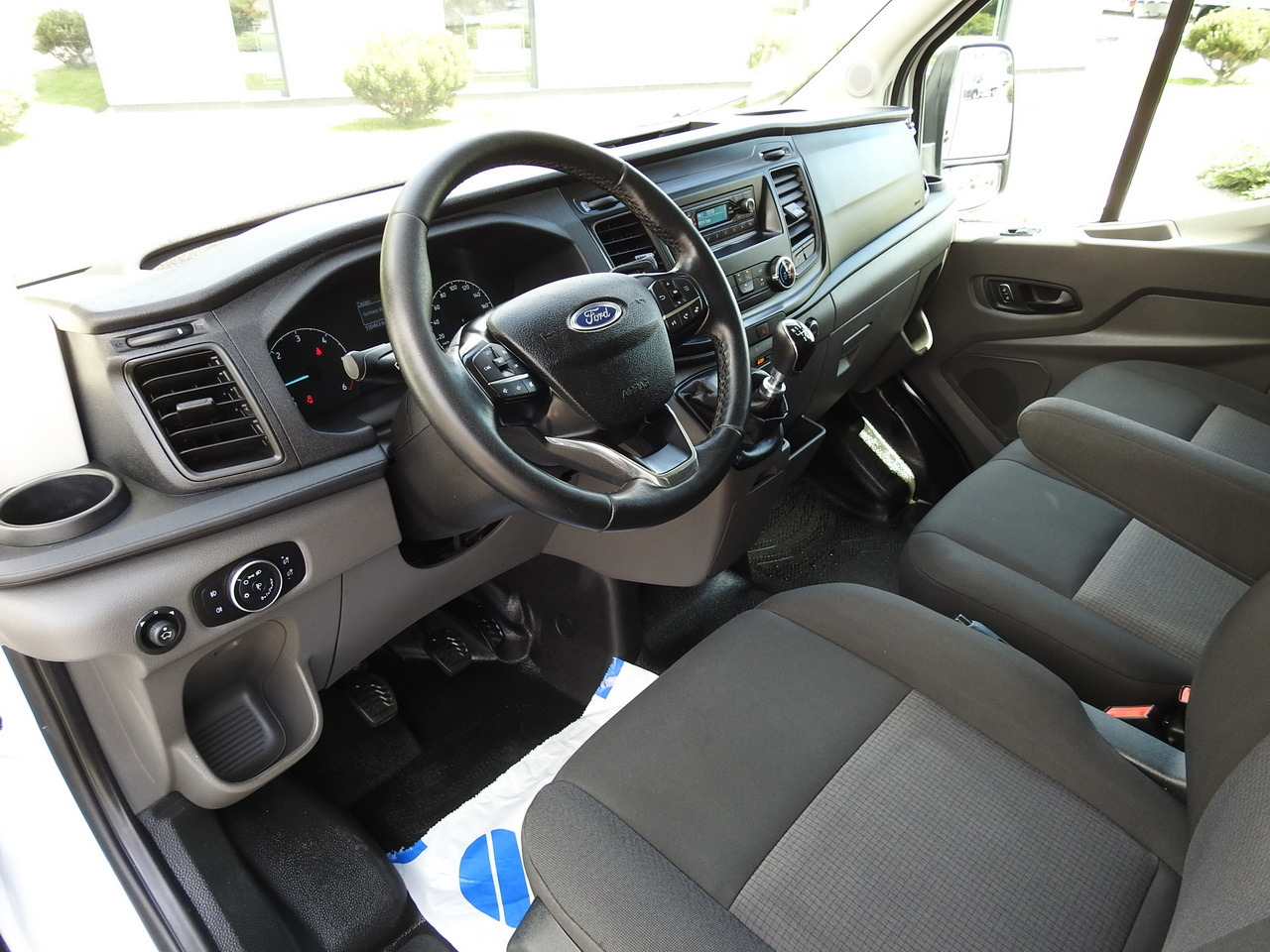 FORD TRANSIT REGRIGERATOR BOX 0*C POWER SUPPLY 230V CRUISE CONTROL AIR CONDITIONING TWIN WHEELS 170HP - Furgoneta frigorifica: foto 2 FORD TRANSIT REGRIGERATOR BOX 0*C POWER SUPPLY 230V CRUISE CONTROL AIR CONDITIONING TWIN WHEELS 170HP - Furgoneta frigorifica: foto 2