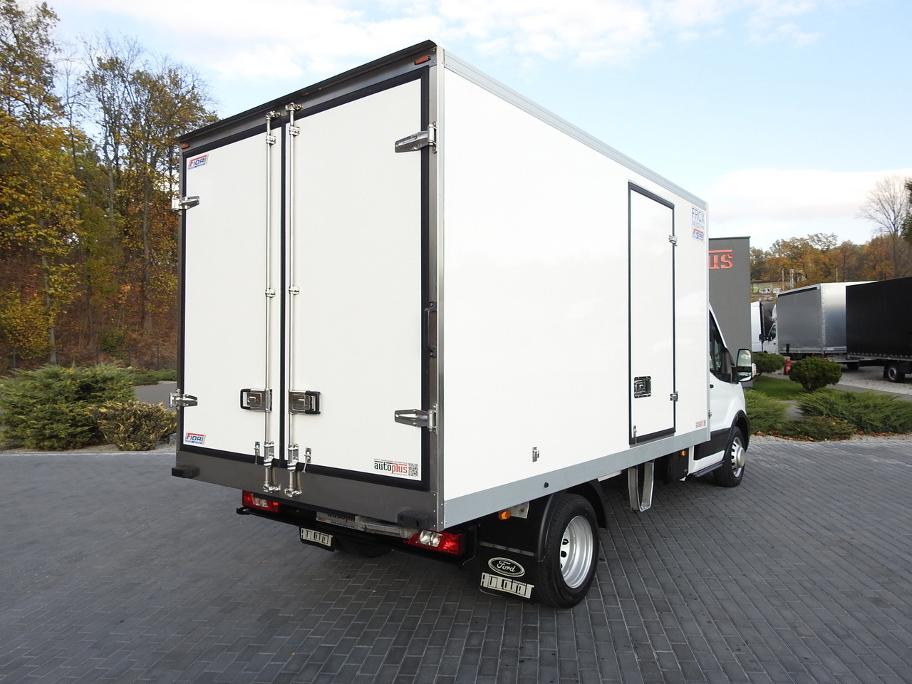 FORD TRANSIT REGRIGERATOR BOX -10*C POWER SUPPLY 230V CRUISE CONTROL AIR CONDITIONING LED LIGHTS PNEUMATICS TWIN WHEELS 130HP - Furgoneta frigorifica: foto 3 FORD TRANSIT REGRIGERATOR BOX -10*C POWER SUPPLY 230V CRUISE CONTROL AIR CONDITIONING LED LIGHTS PNEUMATICS TWIN WHEELS 130HP - Furgoneta frigorifica: foto 3