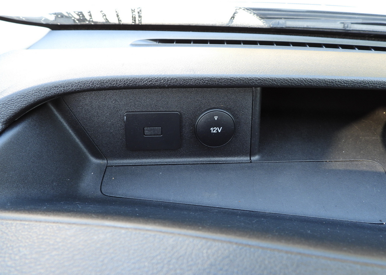 Leasing de FORD TRANSIT STAKE BODY DOUBLE CABIN DOKA 7 SEATS TWIN WHEELS AIR CONDITIONING  130HP FORD TRANSIT STAKE BODY DOUBLE CABIN DOKA 7 SEATS TWIN WHEELS AIR CONDITIONING  130HP: foto 36