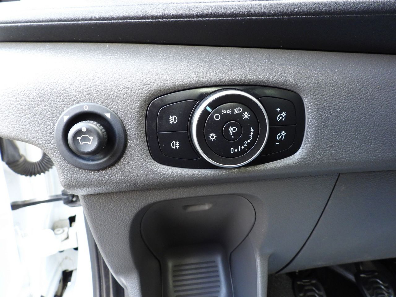 Furgoneta basculante FORD TRANSIT TIPPER CRUISE CONTROL LED LIGHTS TWIN WHEELS AIR CONDITIONING  130HP: foto 29