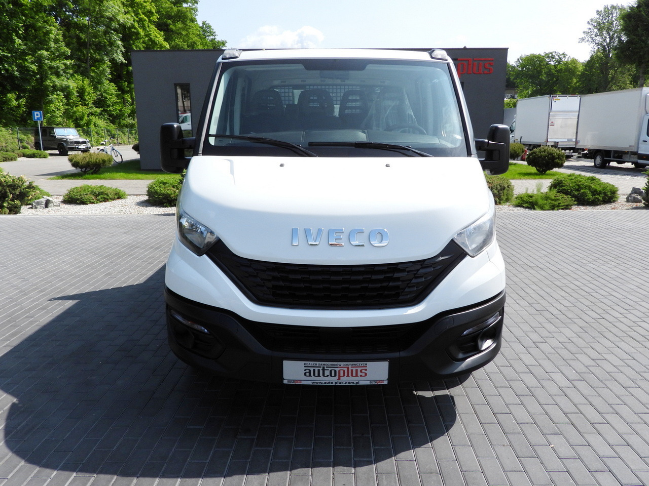 IVECO DAILY 35S12 STAKE BODY DOUBLE CABIN DOKA 7 SEATS AIR CONDITIONING 120HP - Furgoneta combi: foto 5 IVECO DAILY 35S12 STAKE BODY DOUBLE CABIN DOKA 7 SEATS AIR CONDITIONING 120HP - Furgoneta combi: foto 5