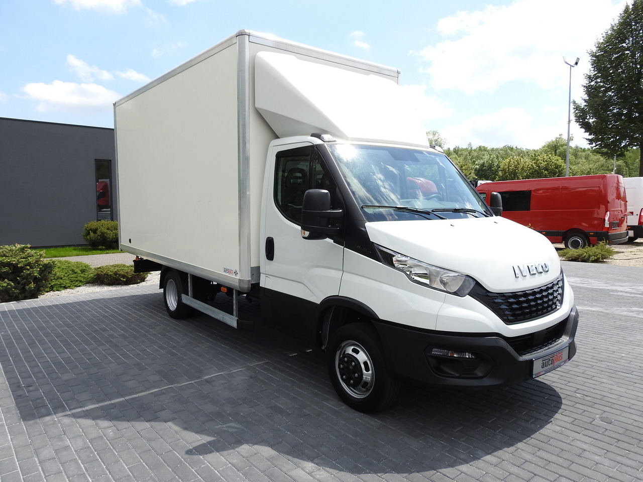 IVECO DAILY 35S14 8 PALLETS CRUISE CONTROL TWIN WHEELS AIR CONDITIONING 140HP - Furgoneta caja cerrada: foto 4 IVECO DAILY 35S14 8 PALLETS CRUISE CONTROL TWIN WHEELS AIR CONDITIONING 140HP - Furgoneta caja cerrada: foto 4