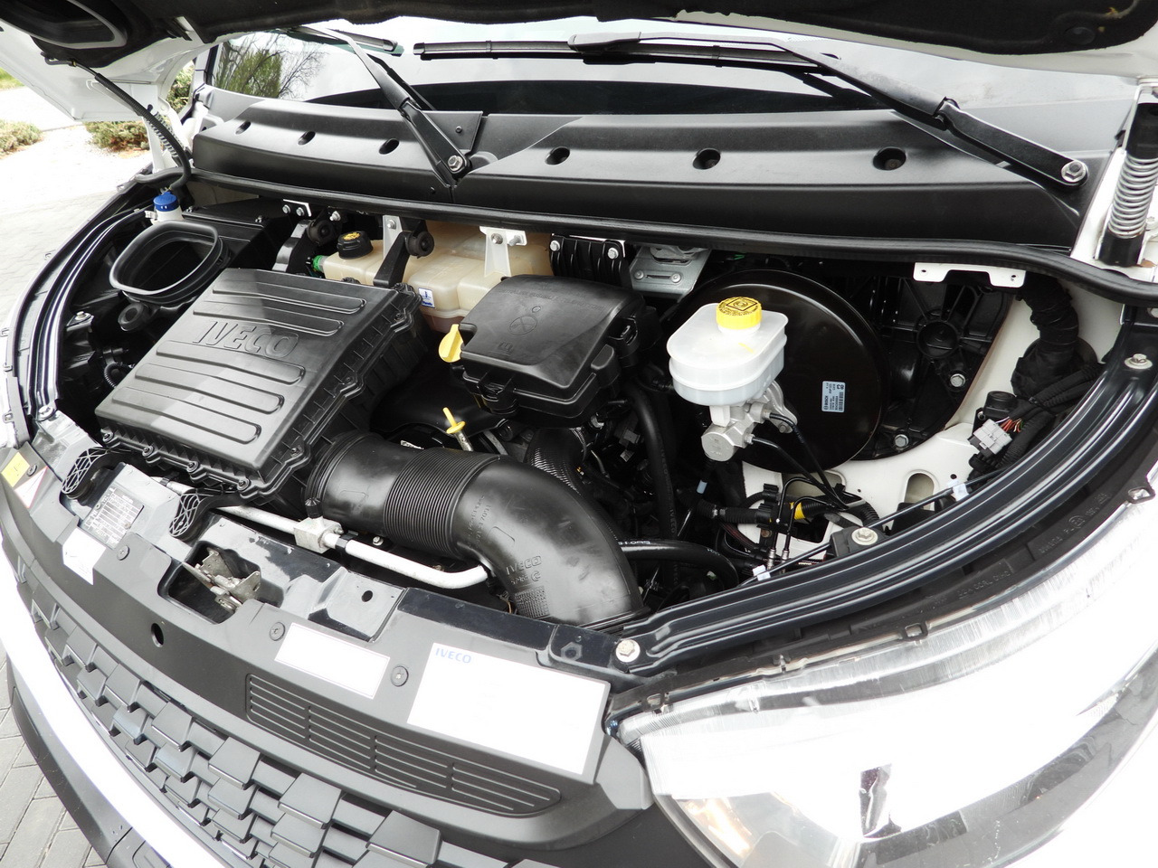 Furgoneta frigorifica IVECO DAILY 35S14 REFRIGERATOR VAN 0*C POWER SUPPLY 230V CRUISE CONTROL AUTOMATIC TRANSMISSION HI-MATIC AIR CONDITIONING  140HP: foto 33