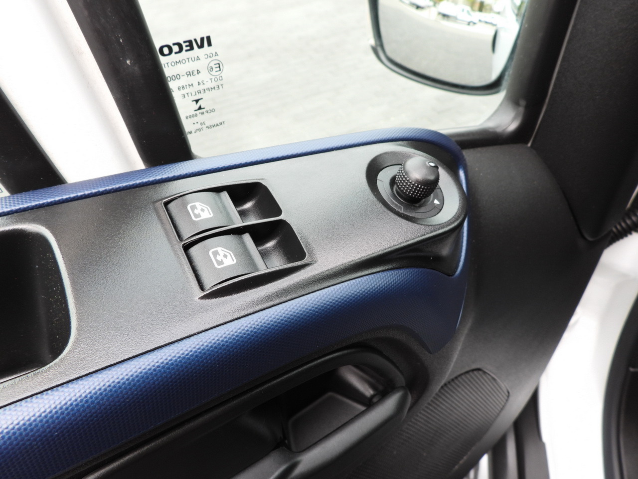 Furgoneta frigorifica IVECO DAILY 35S14 REFRIGERATOR VAN 0*C POWER SUPPLY 230V CRUISE CONTROL AUTOMATIC TRANSMISSION HI-MATIC AIR CONDITIONING  140HP: foto 36