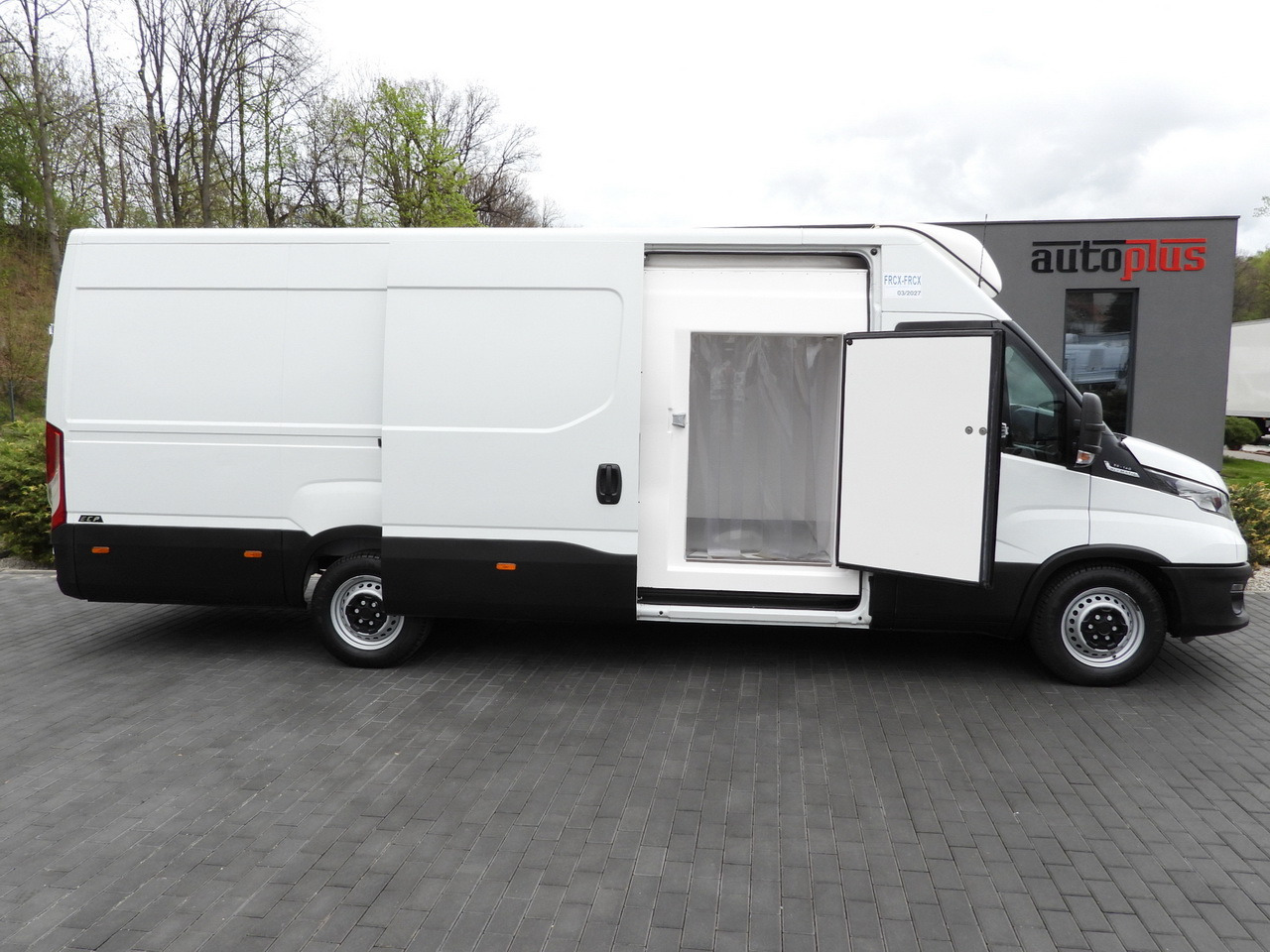 Furgoneta frigorifica IVECO DAILY 35S14 REFRIGERATOR VAN 0*C POWER SUPPLY 230V CRUISE CONTROL AUTOMATIC TRANSMISSION HI-MATIC AIR CONDITIONING  140HP: foto 8