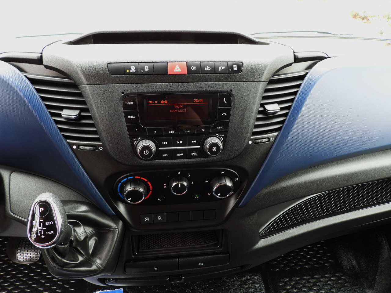 Furgoneta frigorifica IVECO DAILY 35S14 REFRIGERATOR VAN 0*C POWER SUPPLY 230V CRUISE CONTROL AUTOMATIC TRANSMISSION HI-MATIC AIR CONDITIONING  140HP: foto 42