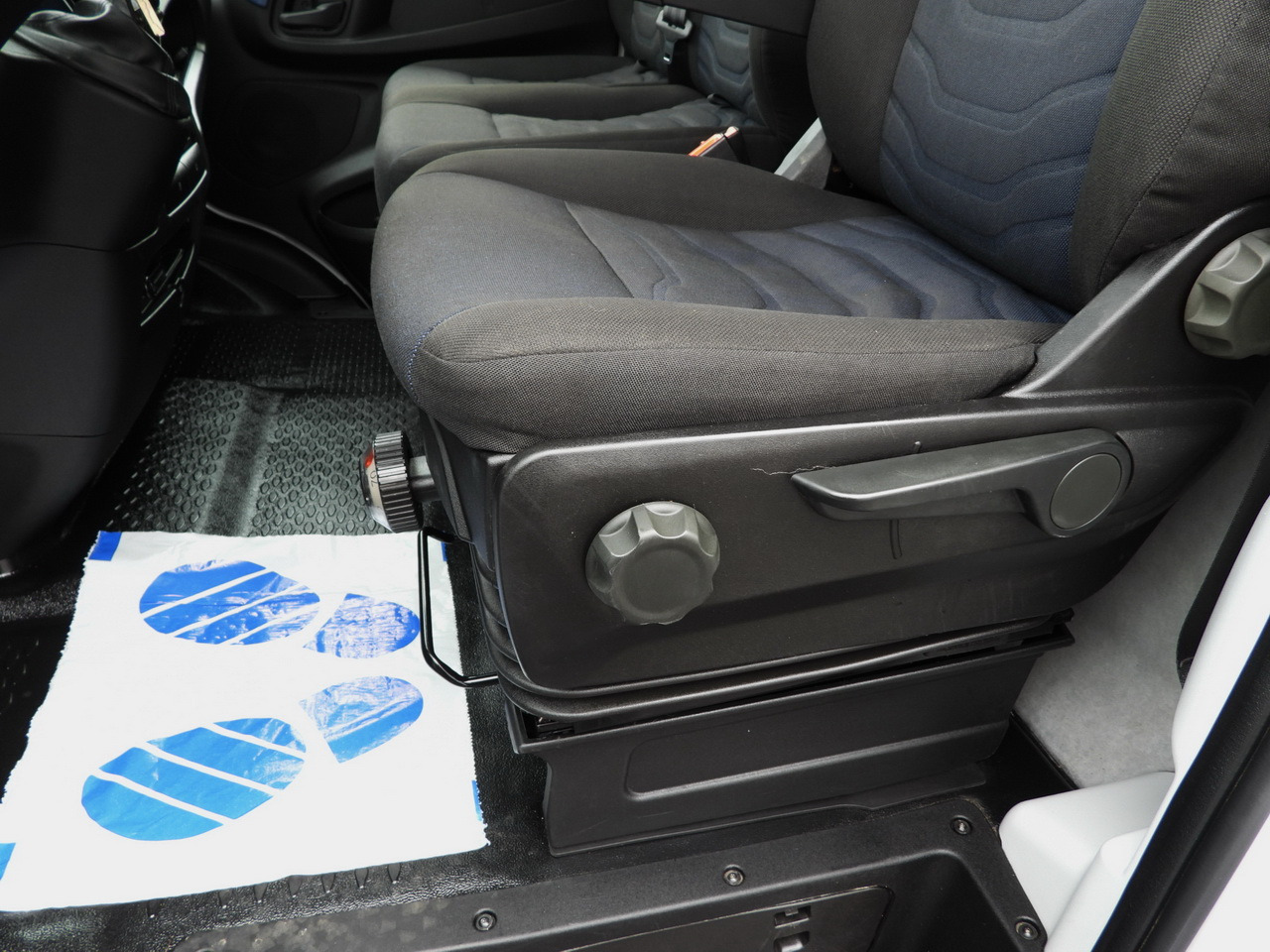 Furgoneta frigorifica IVECO DAILY 35S14 REFRIGERATOR VAN 0*C POWER SUPPLY 230V CRUISE CONTROL AUTOMATIC TRANSMISSION HI-MATIC AIR CONDITIONING  140HP: foto 35