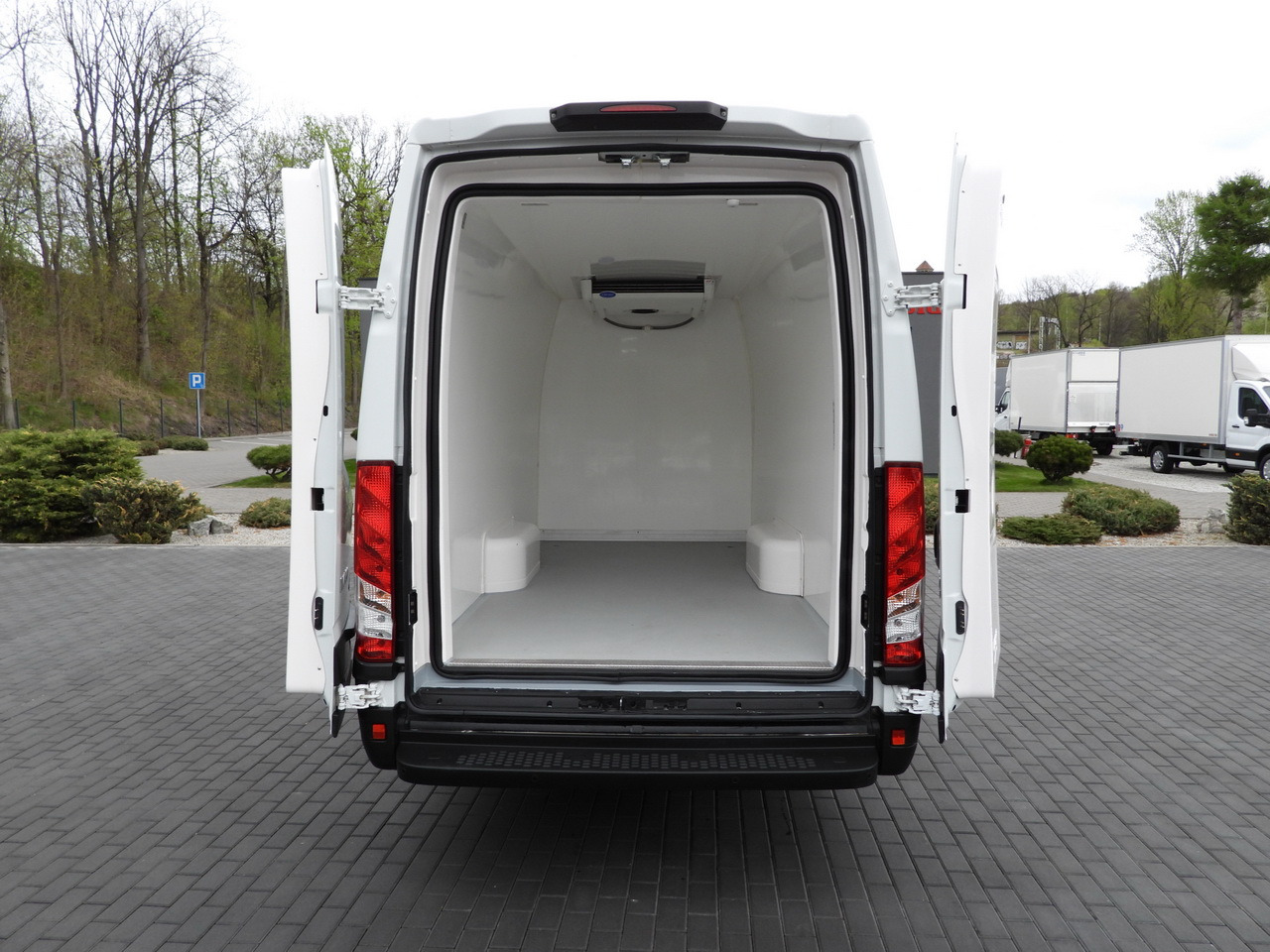 Furgoneta frigorifica IVECO DAILY 35S14 REFRIGERATOR VAN 0*C POWER SUPPLY 230V CRUISE CONTROL AUTOMATIC TRANSMISSION HI-MATIC AIR CONDITIONING  140HP: foto 16