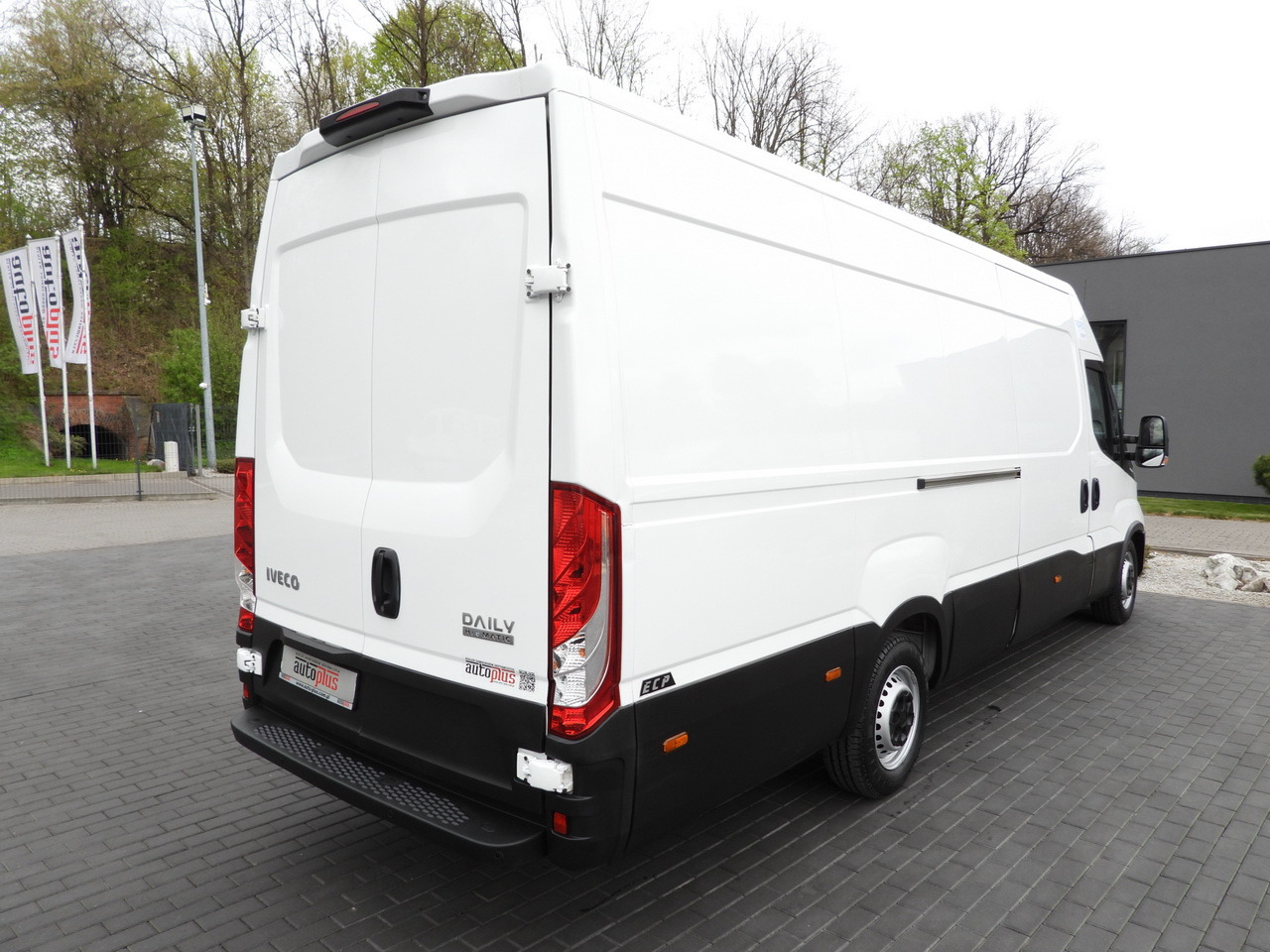 Furgoneta frigorifica IVECO DAILY 35S14 REFRIGERATOR VAN 0*C POWER SUPPLY 230V CRUISE CONTROL AUTOMATIC TRANSMISSION HI-MATIC AIR CONDITIONING  140HP: foto 14