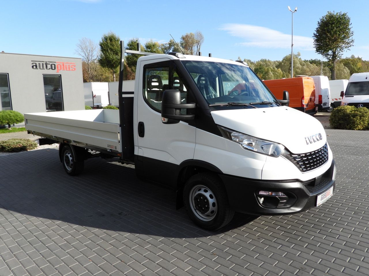 IVECO DAILY 35S14 STAKE BODY 8 PALLETS CRUISE CONTROL AIR CONDITIONING 140HP - Furgoneta caja abierta: foto 4 IVECO DAILY 35S14 STAKE BODY 8 PALLETS CRUISE CONTROL AIR CONDITIONING 140HP - Furgoneta caja abierta: foto 4