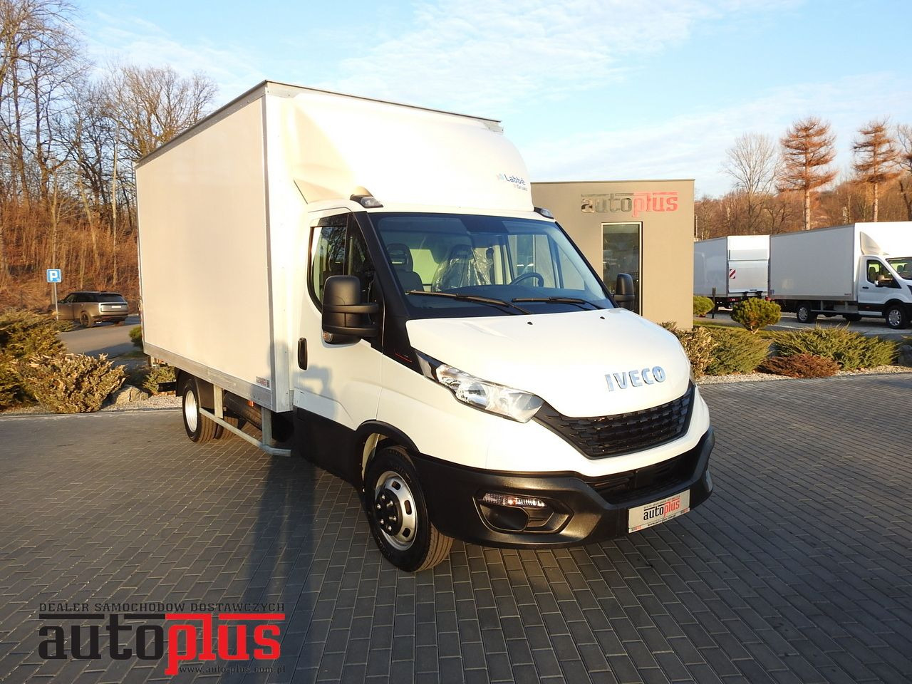 IVECO DAILY 35S16 BOX LIFT 8 PALLETS CRUISE CONTROL AIR CONDITIONING TWIN WHEELS  160HP - Furgoneta frigorifica: foto 1 IVECO DAILY 35S16 BOX LIFT 8 PALLETS CRUISE CONTROL AIR CONDITIONING TWIN WHEELS  160HP - Furgoneta frigorifica: foto 1