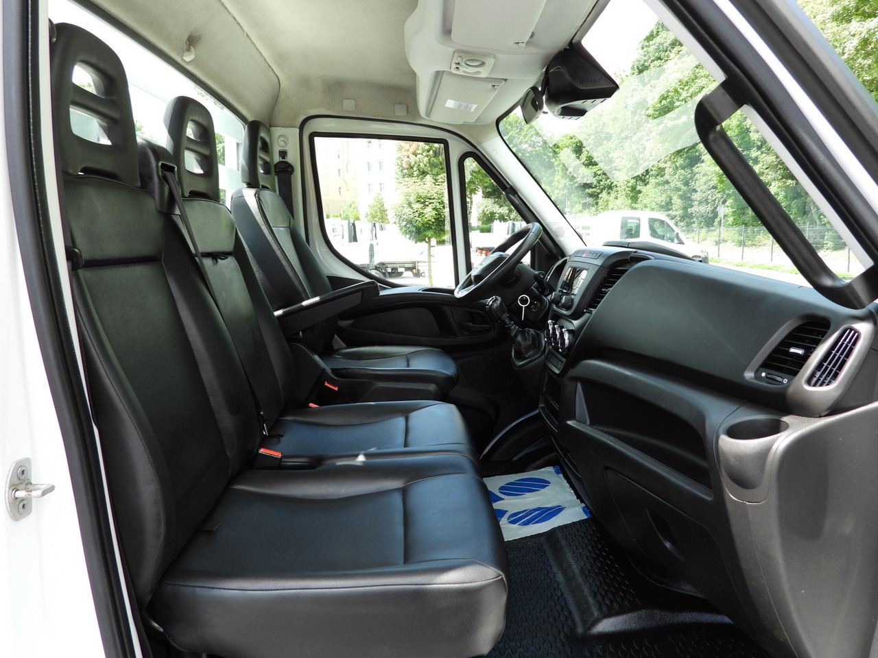 Furgoneta caja abierta IVECO DAILY 35S16 STAKE BODY 10 PALLETS CRUISE CONTROL AIR CONDITIONING  160HP: foto 35 Furgoneta caja abierta IVECO DAILY 35S16 STAKE BODY 10 PALLETS CRUISE CONTROL AIR CONDITIONING  160HP: foto 35