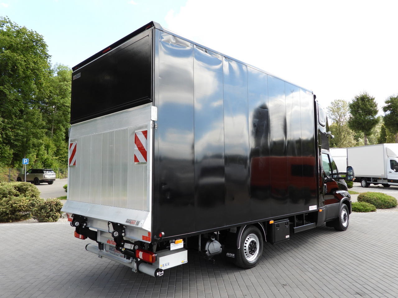 IVECO DAILY 35S18 BOX LIFT 8 PALLETS WEBASTO CRUISE CONTROL NAVIGATION LED LIGHTS PNEUMATICS AIR CONDITIONING  180HP - Furgoneta frigorifica: foto 3 IVECO DAILY 35S18 BOX LIFT 8 PALLETS WEBASTO CRUISE CONTROL NAVIGATION LED LIGHTS PNEUMATICS AIR CONDITIONING  180HP - Furgoneta frigorifica: foto 3