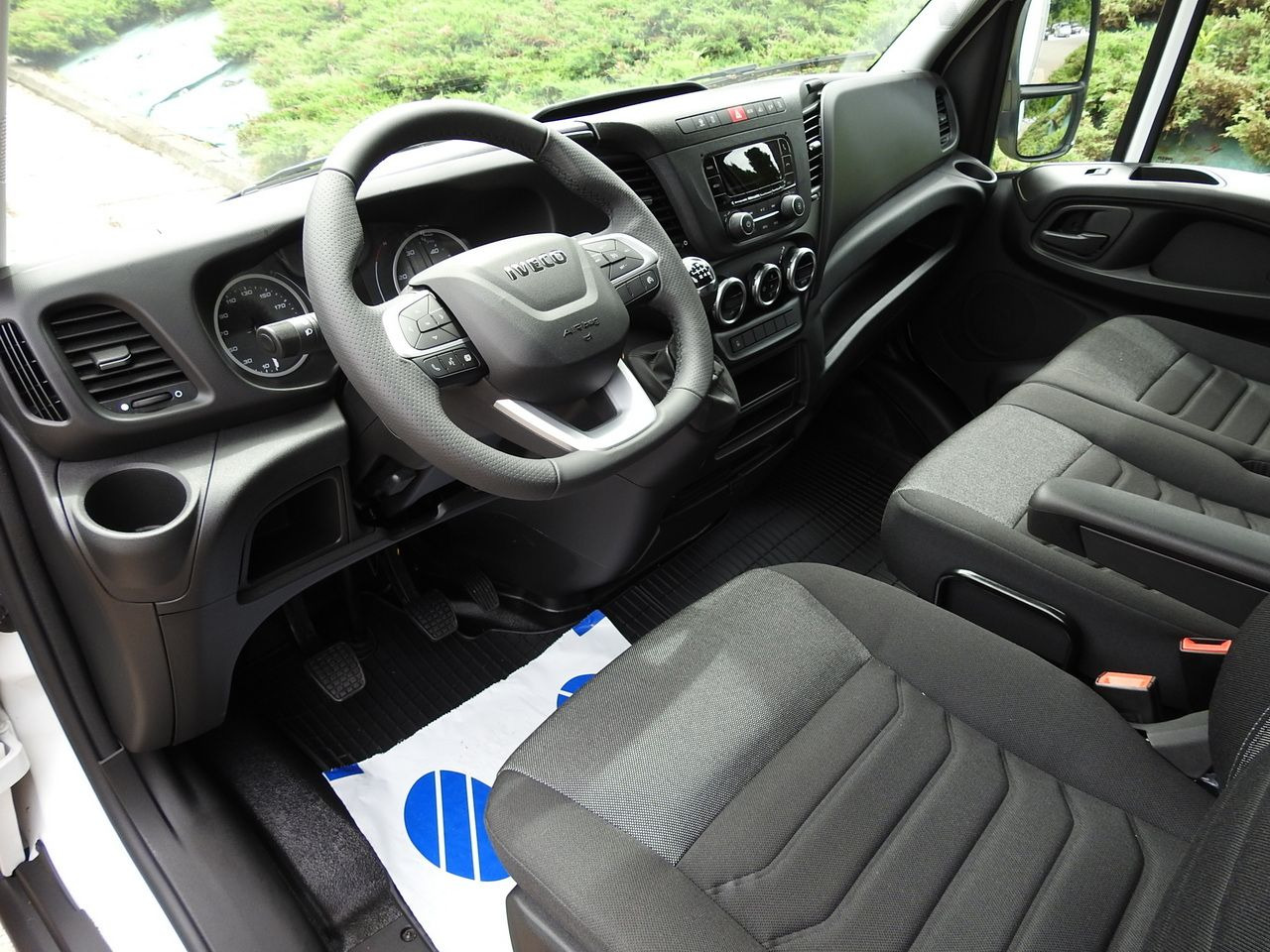 IVECO DAILY 35S18 NEW TARPAULIN WEBASTO CRUISE CONTROL AIR CONDITIONING 180HP - Furgoneta con lona: foto 2 IVECO DAILY 35S18 NEW TARPAULIN WEBASTO CRUISE CONTROL AIR CONDITIONING 180HP - Furgoneta con lona: foto 2