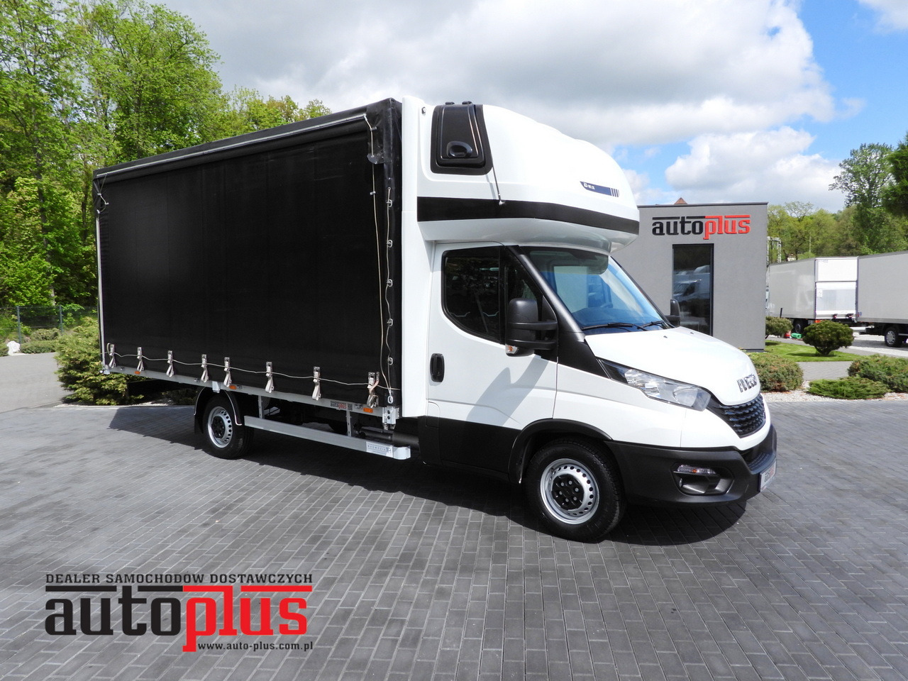 IVECO DAILY 35S18 TARPAULIN 10 PALLETS WEBASTO CRUISE CONTROL AIR CONDITIONING 180HP - Furgoneta con lona: foto 1 IVECO DAILY 35S18 TARPAULIN 10 PALLETS WEBASTO CRUISE CONTROL AIR CONDITIONING 180HP - Furgoneta con lona: foto 1