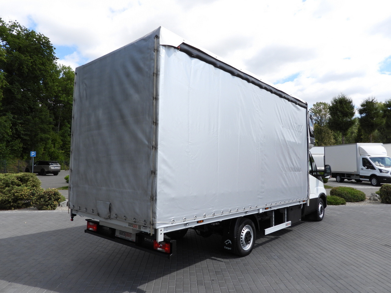IVECO DAILY 35S18 TARPAULIN 10 PALLETS WEBASTO CRUISE CONTROL NAVIGATION LED LIGHTS AIR CONDITIONING 180HP - Furgoneta con lona: foto 3 IVECO DAILY 35S18 TARPAULIN 10 PALLETS WEBASTO CRUISE CONTROL NAVIGATION LED LIGHTS AIR CONDITIONING 180HP - Furgoneta con lona: foto 3