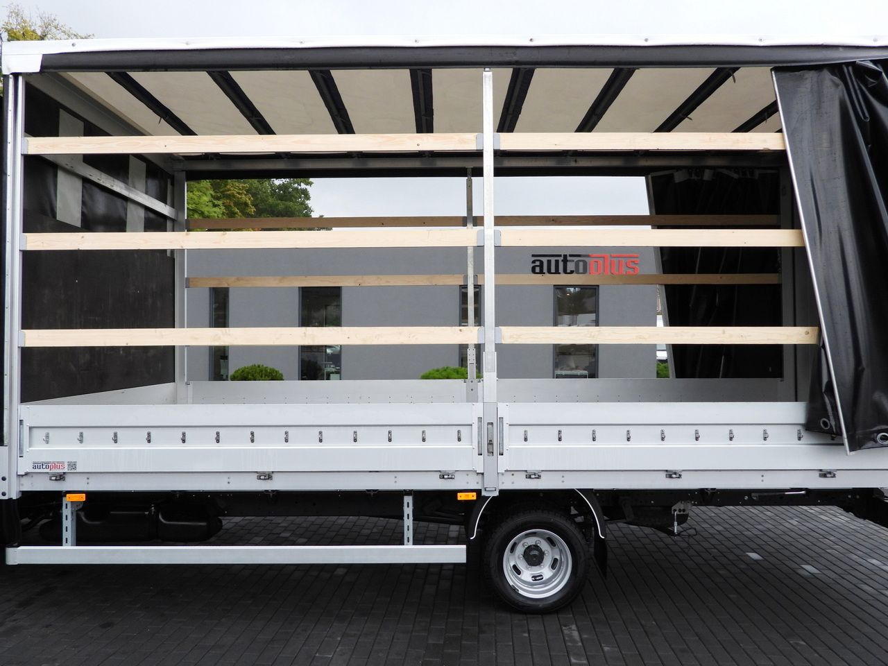 Furgoneta con lona IVECO DAILY 50C18 TARPAULIN 14 PALLETS WEBASTO CRUISE CONTROL PNEUMATICS TWIN WHEELS AIR CONDITIONING  180HP: foto 25