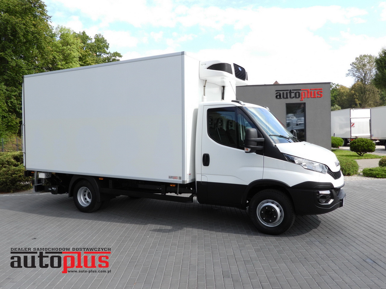 IVECO DAILY 70C17 REFRIGERATOR 1*C LIFT 10 PALLETS POWER SUPPLY 230V CRUISE CONTROL AIR CONDITIONING PNEUMATICS AUTOMATIC TRANSMISSION HI-MATIC TWIN WHEELS 170HP - Camión frigorífico: foto 1 IVECO DAILY 70C17 REFRIGERATOR 1*C LIFT 10 PALLETS POWER SUPPLY 230V CRUISE CONTROL AIR CONDITIONING PNEUMATICS AUTOMATIC TRANSMISSION HI-MATIC TWIN WHEELS 170HP - Camión frigorífico: foto 1
