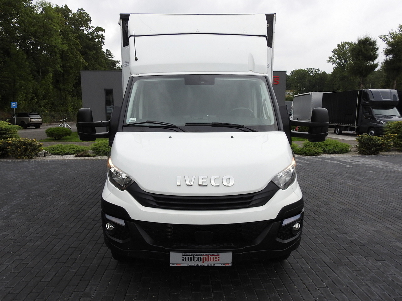 IVECO DAILY 70C18 TARPAULIN LIFT 12 PALLETS WEBASTO CRUISE CONTROL TWIN WHEELS AIR CONDITIONING 180HP - Camión lona: foto 5 IVECO DAILY 70C18 TARPAULIN LIFT 12 PALLETS WEBASTO CRUISE CONTROL TWIN WHEELS AIR CONDITIONING 180HP - Camión lona: foto 5