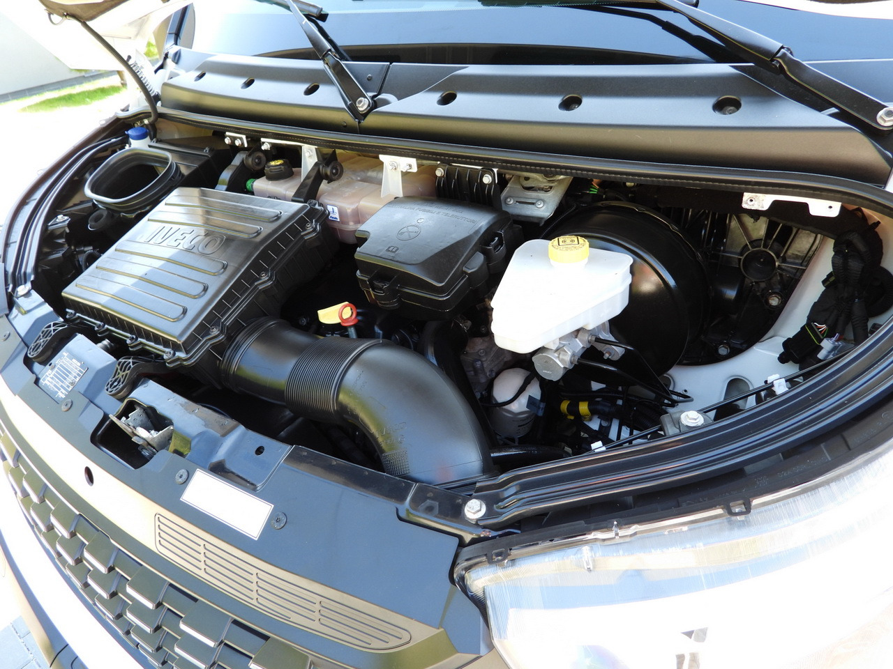 Furgoneta caja cerrada IVECO DAILY 72C18 LIFT 14 PALLETS CRUISE CONTROL PNEUMATICS AUTOMATIC TRANSMISSION HI-MATIC TWIN WHEELS AIR CONDITIONING  180HP: foto 28