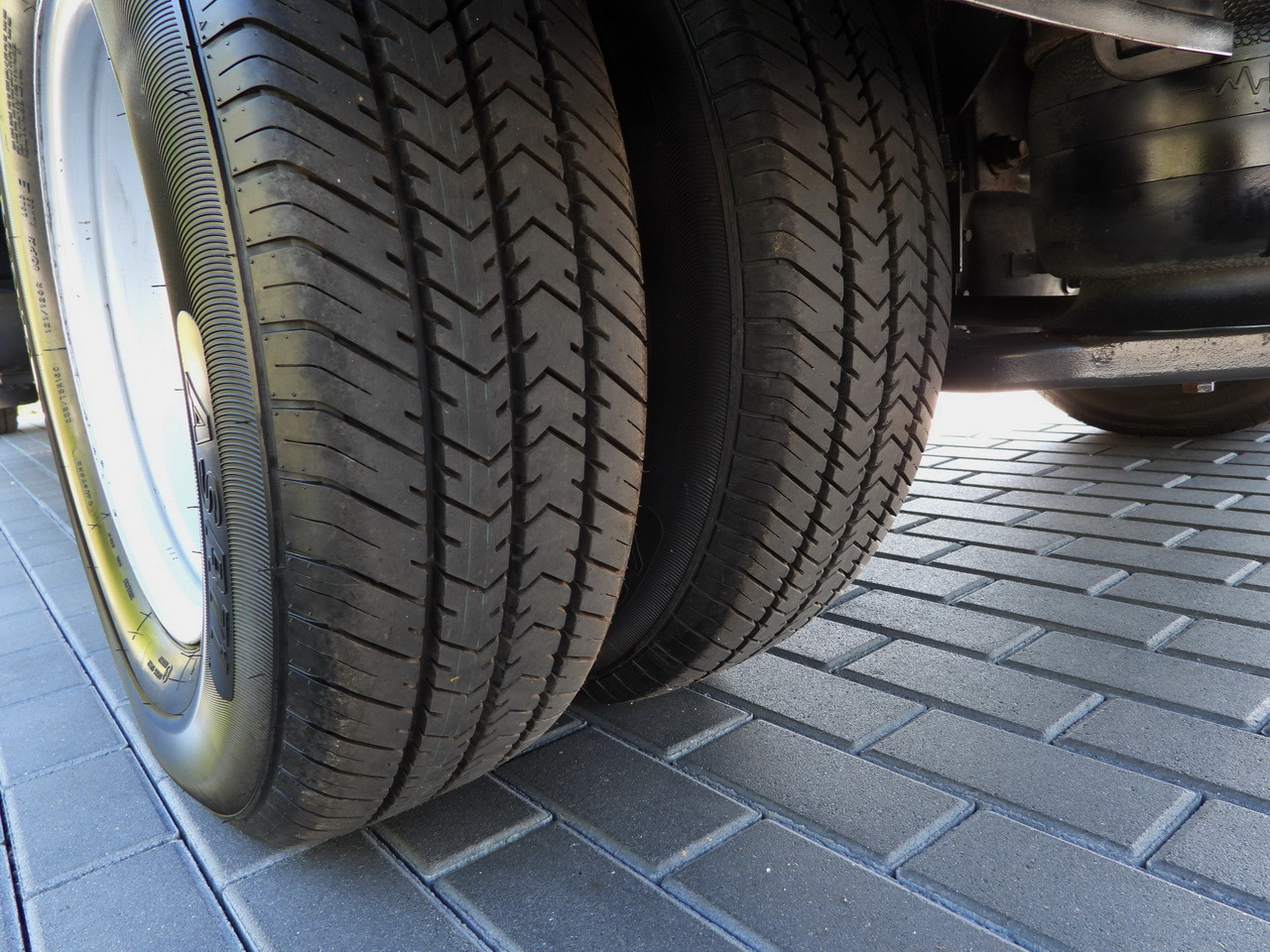 Furgoneta caja cerrada IVECO DAILY 72C18 LIFT 14 PALLETS CRUISE CONTROL PNEUMATICS AUTOMATIC TRANSMISSION HI-MATIC TWIN WHEELS AIR CONDITIONING  180HP: foto 20