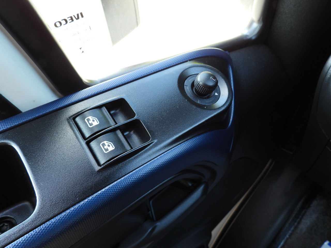 Furgoneta caja cerrada IVECO DAILY 72C18 LIFT 14 PALLETS CRUISE CONTROL PNEUMATICS AUTOMATIC TRANSMISSION HI-MATIC TWIN WHEELS AIR CONDITIONING  180HP: foto 37