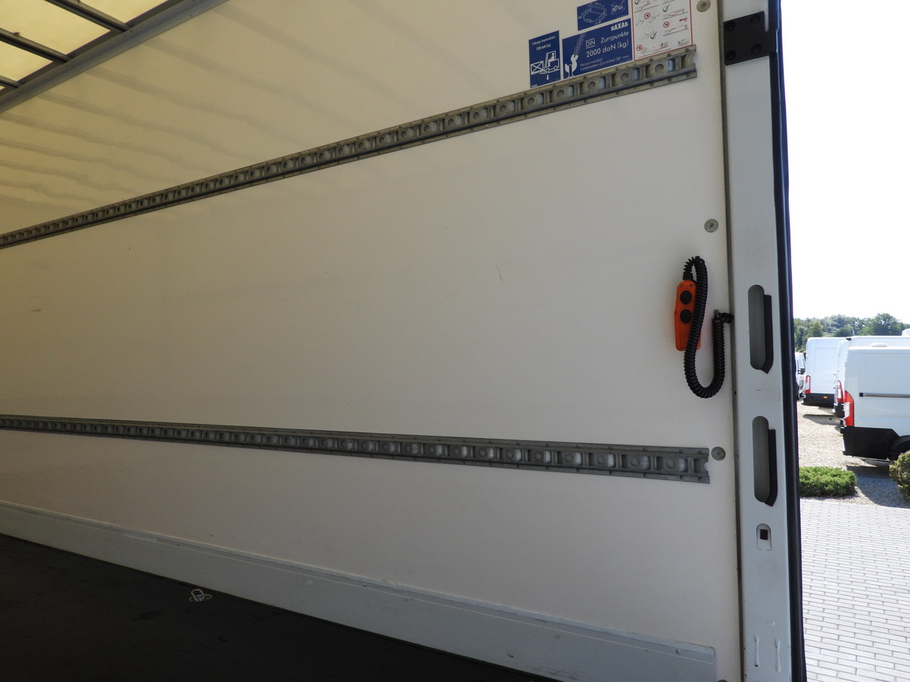 Furgoneta caja cerrada IVECO DAILY 72C18 LIFT 14 PALLETS CRUISE CONTROL PNEUMATICS AUTOMATIC TRANSMISSION HI-MATIC TWIN WHEELS AIR CONDITIONING  180HP: foto 22