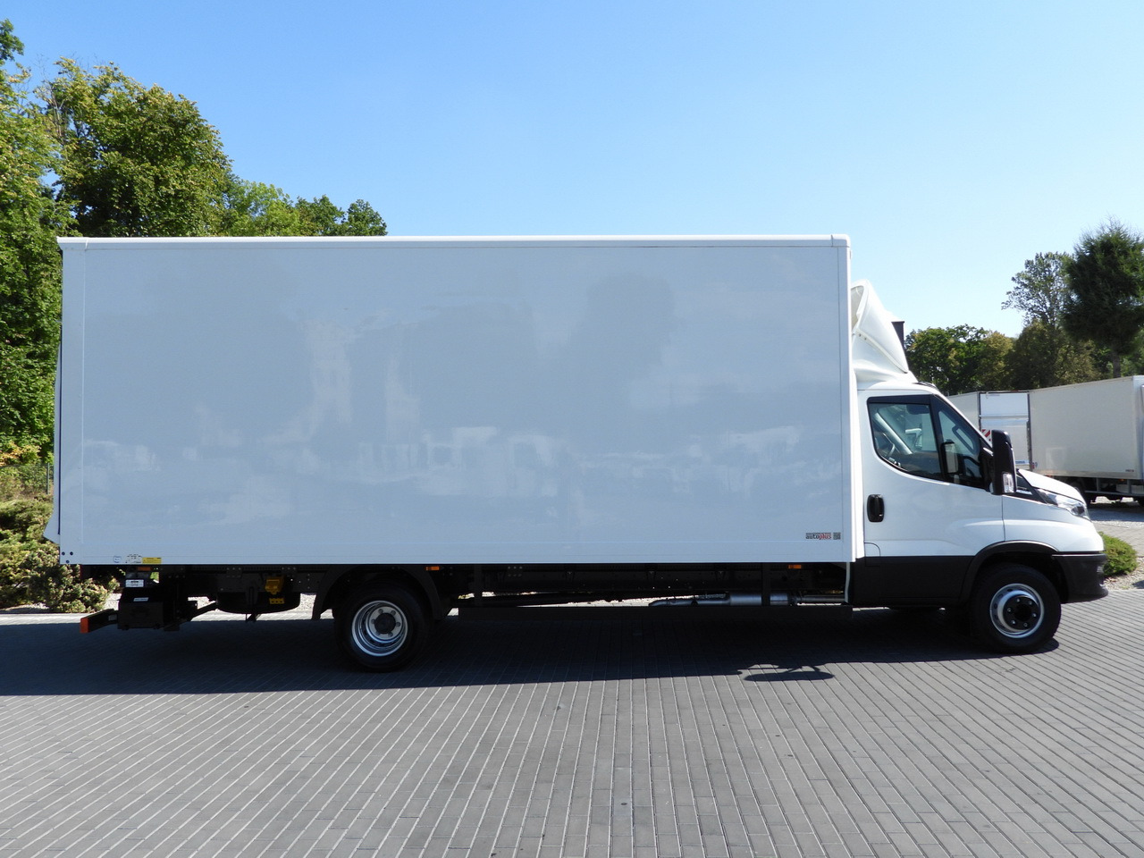 Furgoneta caja cerrada IVECO DAILY 72C18 LIFT 14 PALLETS CRUISE CONTROL PNEUMATICS AUTOMATIC TRANSMISSION HI-MATIC TWIN WHEELS AIR CONDITIONING  180HP: foto 7