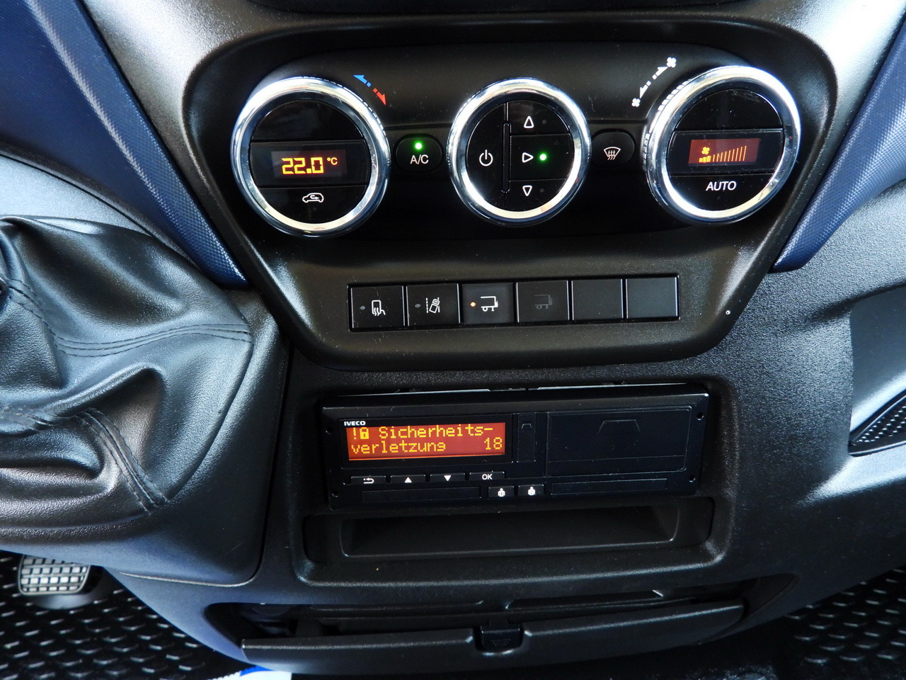 Furgoneta caja cerrada IVECO DAILY 72C18 LIFT 14 PALLETS CRUISE CONTROL PNEUMATICS AUTOMATIC TRANSMISSION HI-MATIC TWIN WHEELS AIR CONDITIONING  180HP: foto 43