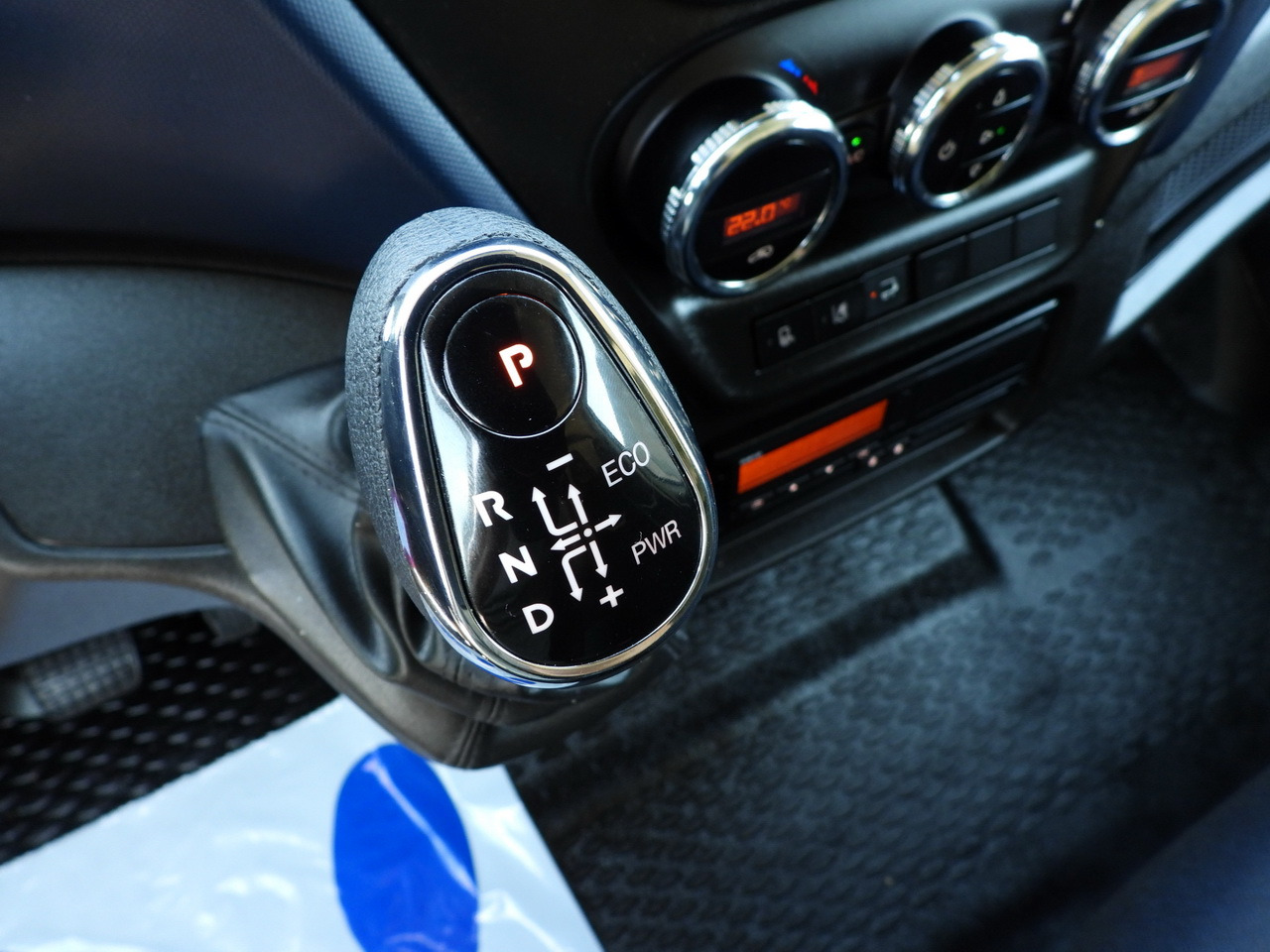 Furgoneta caja cerrada IVECO DAILY 72C18 LIFT 14 PALLETS CRUISE CONTROL PNEUMATICS AUTOMATIC TRANSMISSION HI-MATIC TWIN WHEELS AIR CONDITIONING  180HP: foto 38