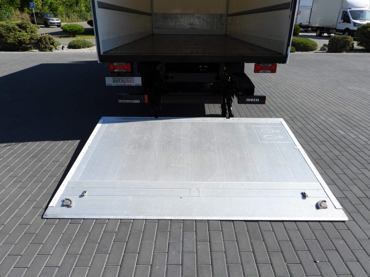 Furgoneta caja cerrada IVECO DAILY 72C18 LIFT 14 PALLETS CRUISE CONTROL PNEUMATICS AUTOMATIC TRANSMISSION HI-MATIC TWIN WHEELS AIR CONDITIONING  180HP: foto 17