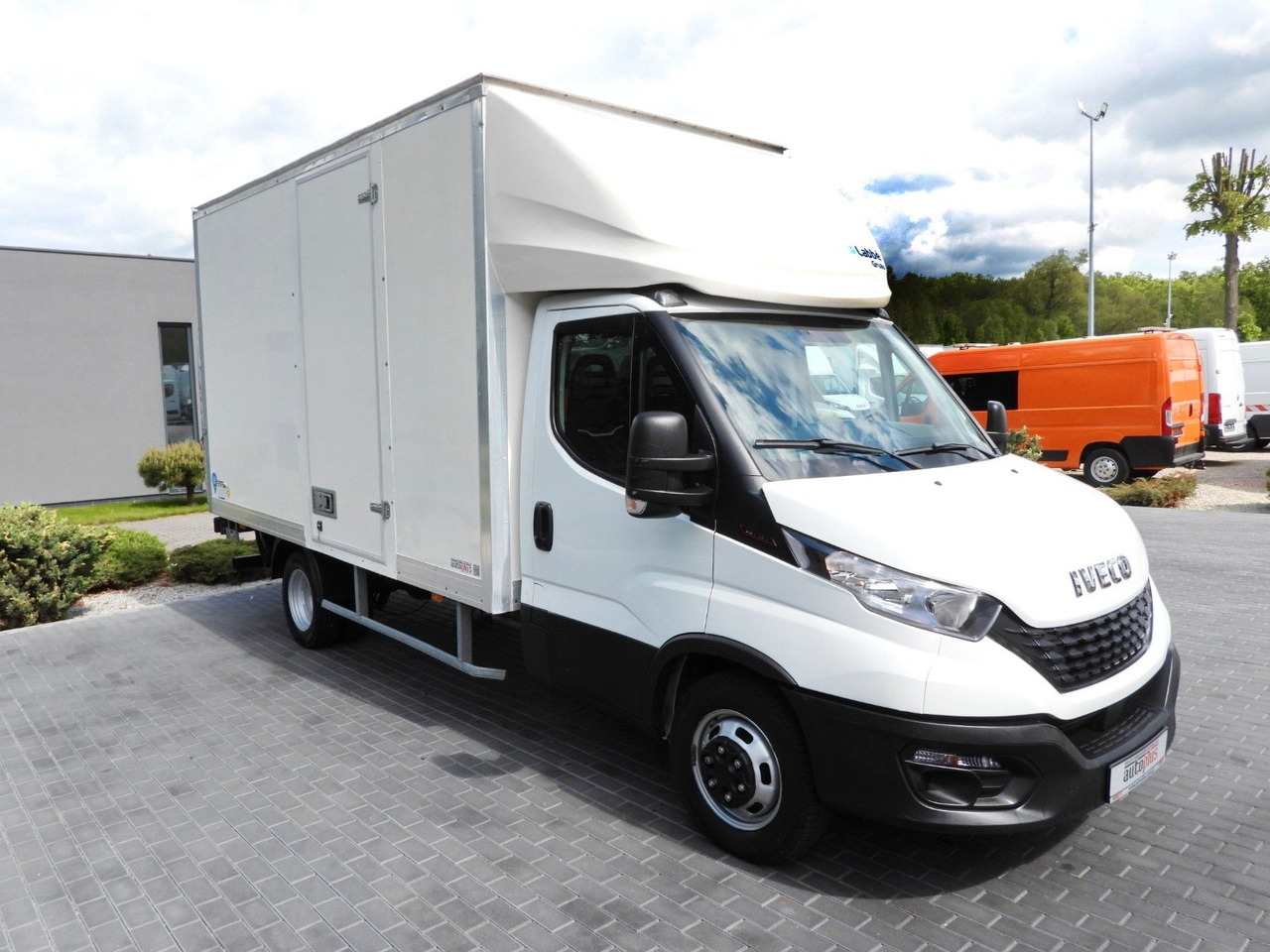 Iveco DAILY 35C16 KOFFER AUFZUG 8 PALETTEN TEMPOMAT Iveco DAILY 35C16 KOFFER AUFZUG 8 PALETTEN TEMPOMAT - Furgoneta caja cerrada: foto 4 Iveco DAILY 35C16 KOFFER AUFZUG 8 PALETTEN TEMPOMAT Iveco DAILY 35C16 KOFFER AUFZUG 8 PALETTEN TEMPOMAT - Furgoneta caja cerrada: foto 4