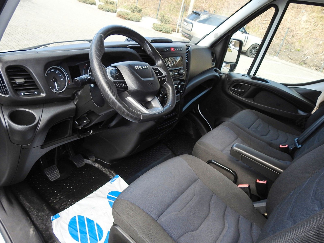 Iveco DAILY 35S18 PRITSCHE PLANE 10 PALETTEN WEBASTO - Furgoneta con lona: foto 2 Iveco DAILY 35S18 PRITSCHE PLANE 10 PALETTEN WEBASTO - Furgoneta con lona: foto 2