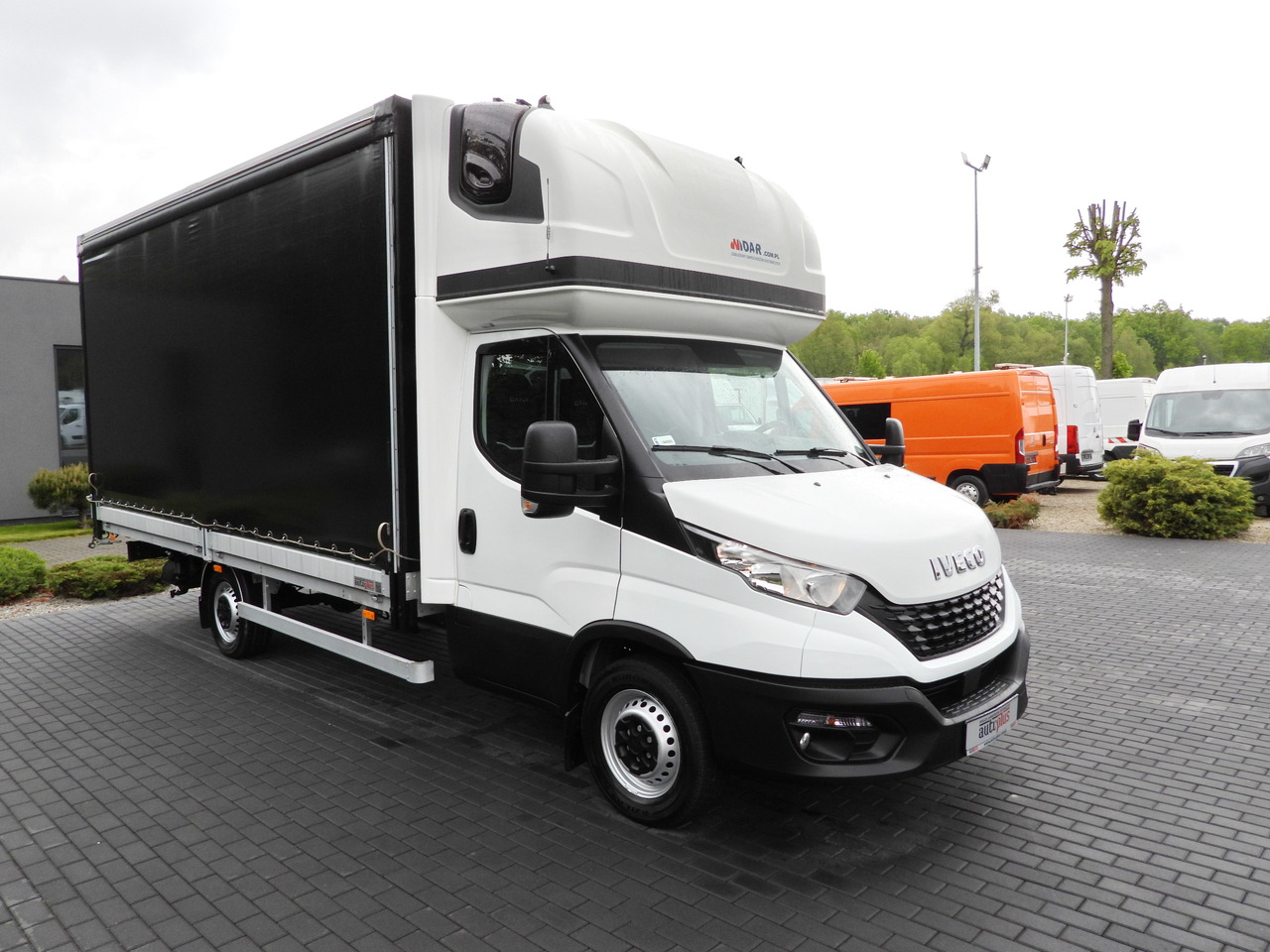 Iveco DAILY 35S18 PRITSCHE PLANE 10 PALETTEN WEBASTO - Furgoneta con lona: foto 4 Iveco DAILY 35S18 PRITSCHE PLANE 10 PALETTEN WEBASTO - Furgoneta con lona: foto 4