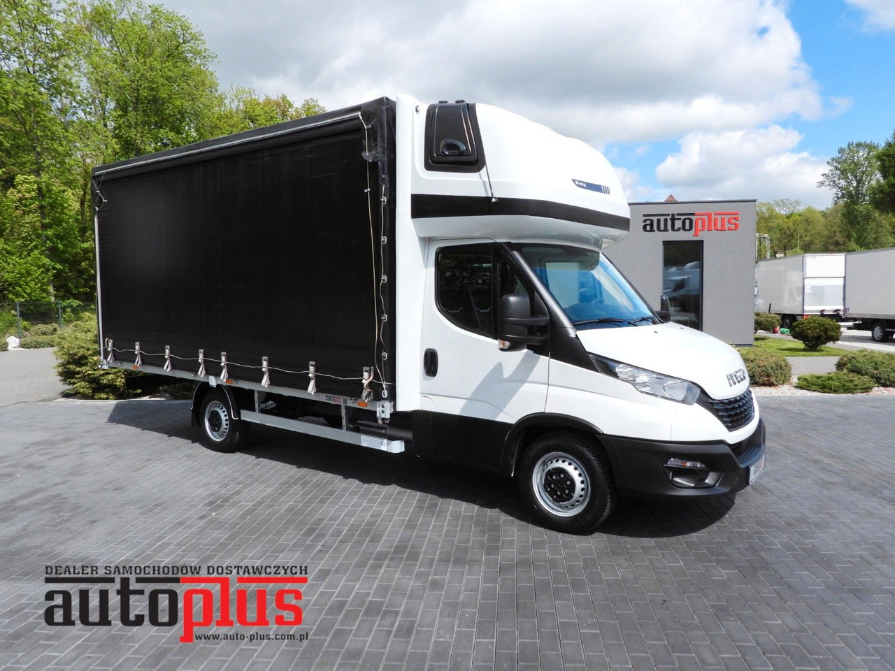 Iveco DAILY 35S18 PRITSCHE PLANE 10 PALETTEN WEBASTO - Furgoneta con lona: foto 1 Iveco DAILY 35S18 PRITSCHE PLANE 10 PALETTEN WEBASTO - Furgoneta con lona: foto 1