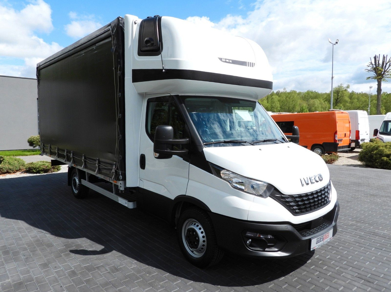 Iveco DAILY 35S18 PRITSCHE PLANE 10 PALETTEN WEBASTO - Furgoneta con lona: foto 4 Iveco DAILY 35S18 PRITSCHE PLANE 10 PALETTEN WEBASTO - Furgoneta con lona: foto 4