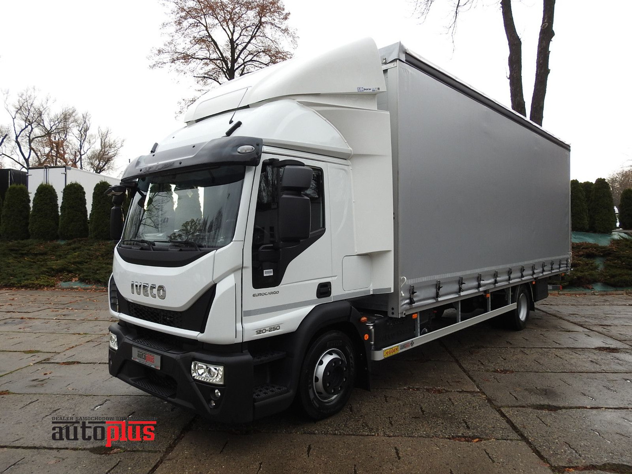 Iveco EUROCARGO 120-250 PRITSCHE PLANE 18 PALETTEN A/C - Camión lona: foto 1 Iveco EUROCARGO 120-250 PRITSCHE PLANE 18 PALETTEN A/C - Camión lona: foto 1